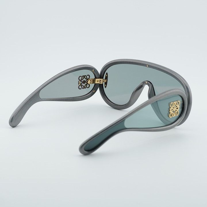 Loewe Loewe LW40108I O5X Sunglasses Metallic Grey Shield Frame Size ONE SIZE - 4 Thumbnail