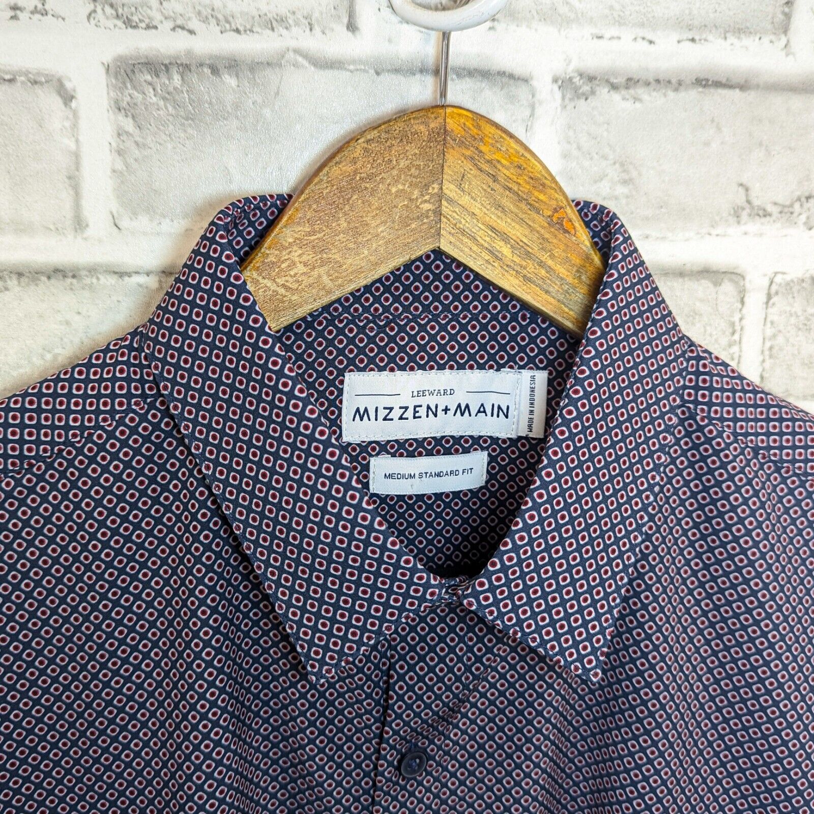 Mizzen+Main MIZZEN + MAIN Standard Fit Button up Shirt Navy Red print Size US M / EU 48-50 / 2 - 3 Thumbnail