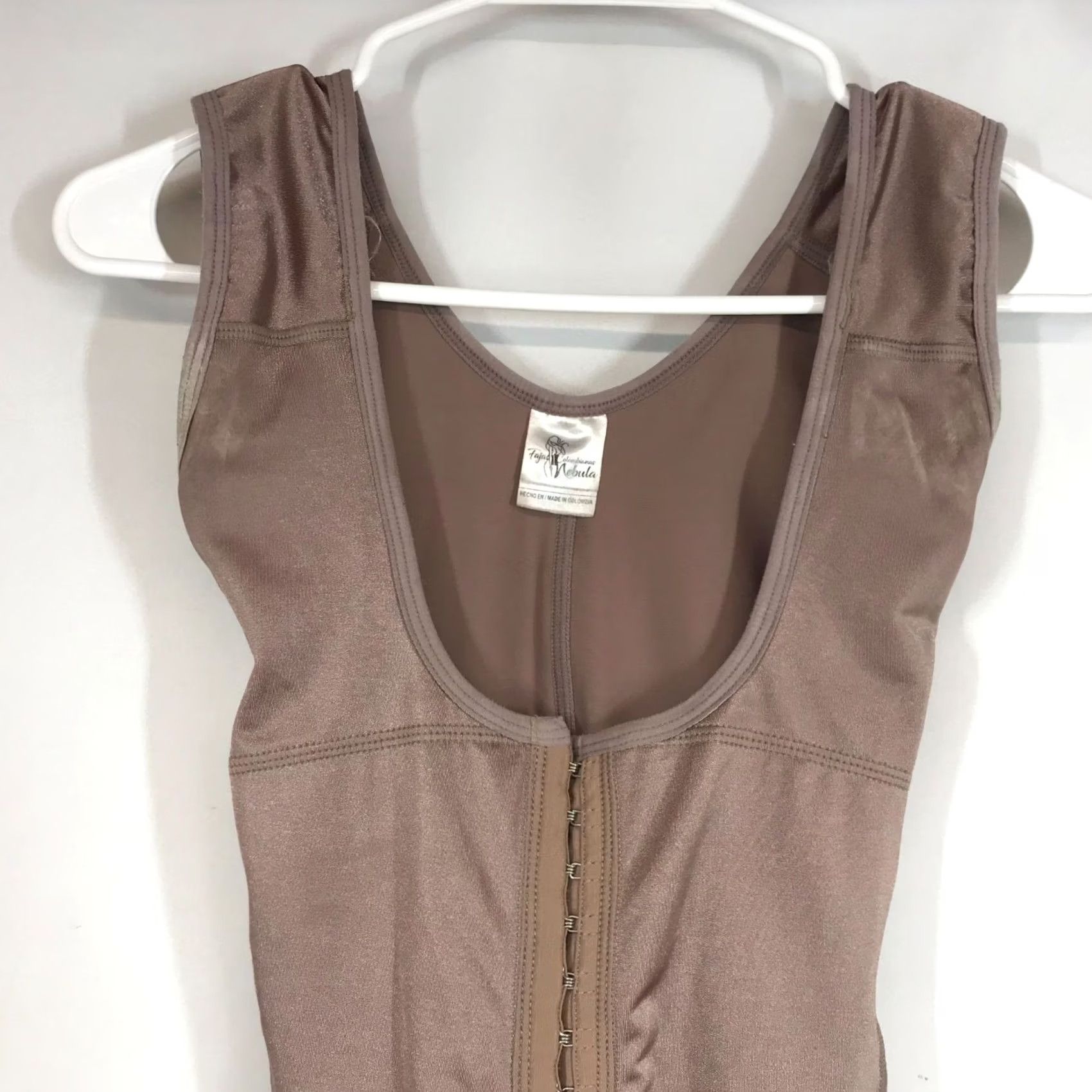 Vintage NEBULA WOMEN'S S BEIGE ROUND NECK SLEEVELESS ABDOMINAL COMPRESSION SHORTS SHORTS Small Women Beige N/A Size 28" / US 6 / IT 42 - 2 Thumbnail