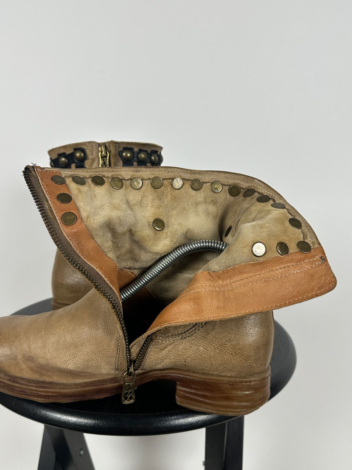 A.S.98 A.S.98. Airstep Beige Leather Studded Biker Ankle Boots Size US 7 / IT 37 - 21 Thumbnail