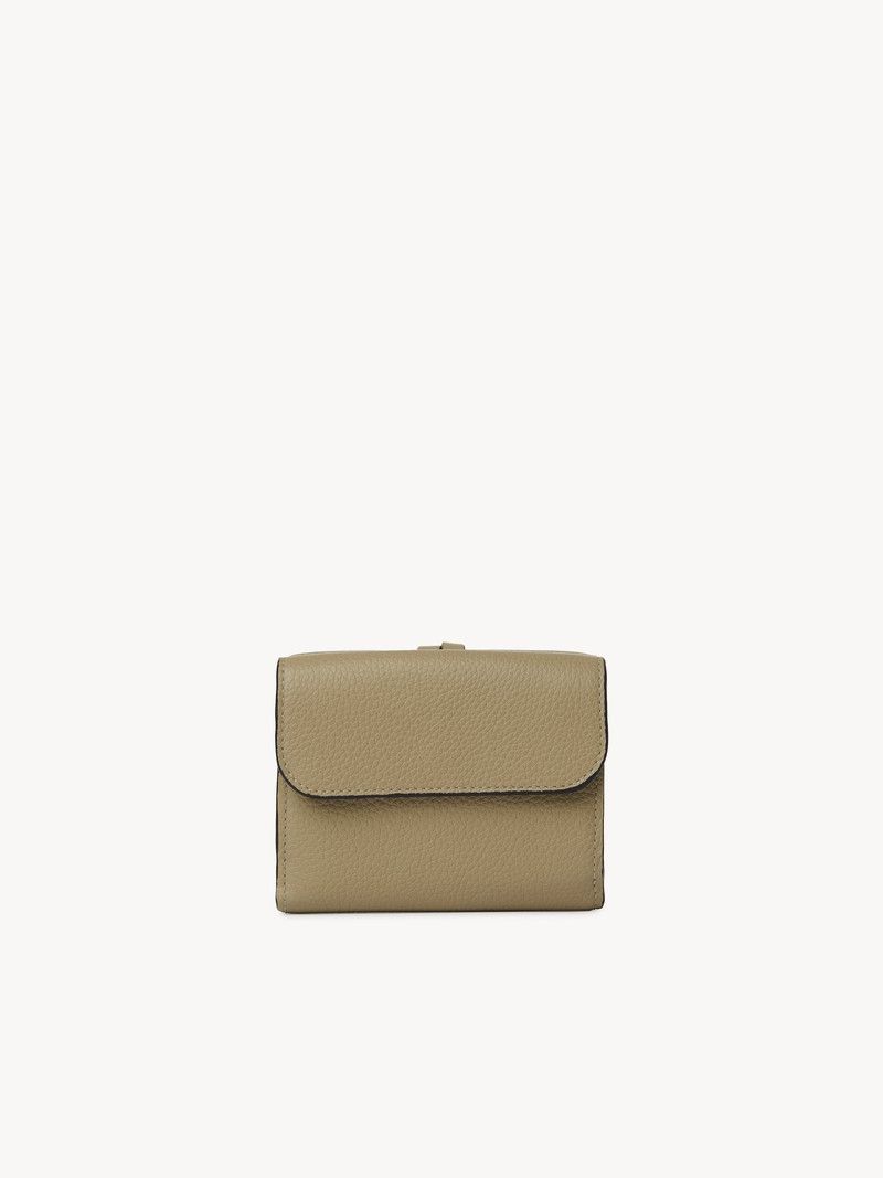 Chloe o1loc1c10226 Size: OS / Alphabet Small Wallet Pottery Green Size ONE SIZE - 4 Thumbnail