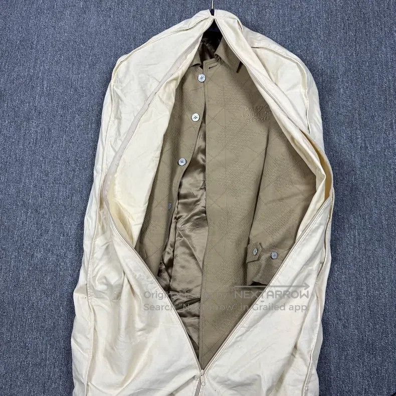 Louis Vuitton Louis Vuitton Milk tea embossed full logo long trench coat Size US S / EU 44-46 / 1 - 8 Thumbnail