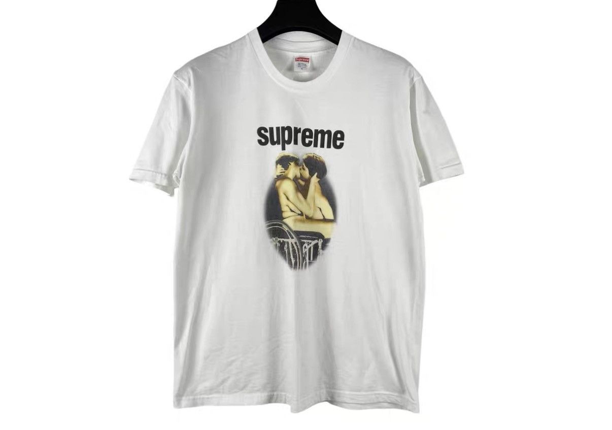 Supreme Supreme 23SS Kiss Tee Graphic Short Sleeve J31 Size US M / EU 48-50 / 2 - 1 Thumbnail