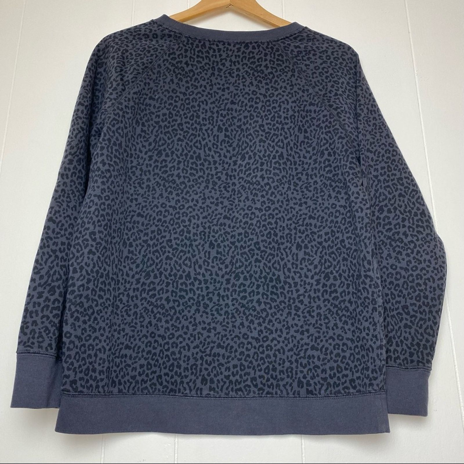 Old Navy Old Navy Grey & Black Leopard Print Sweatshirt Womens Med Size M / US 6-8 / IT 42-44 - 7 Thumbnail