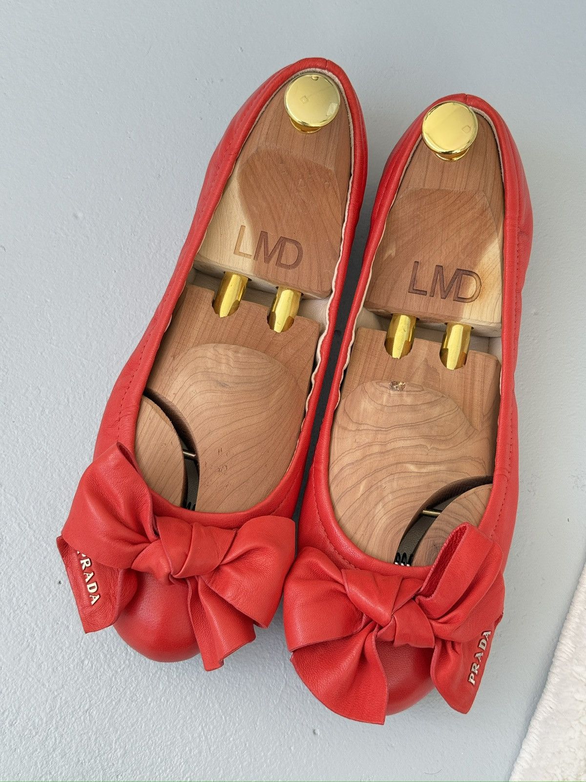 Prada Prada Coral Red Leather Bow Logo Scrunch Ballet Flats Size US 9 / IT 39 - 4 Thumbnail