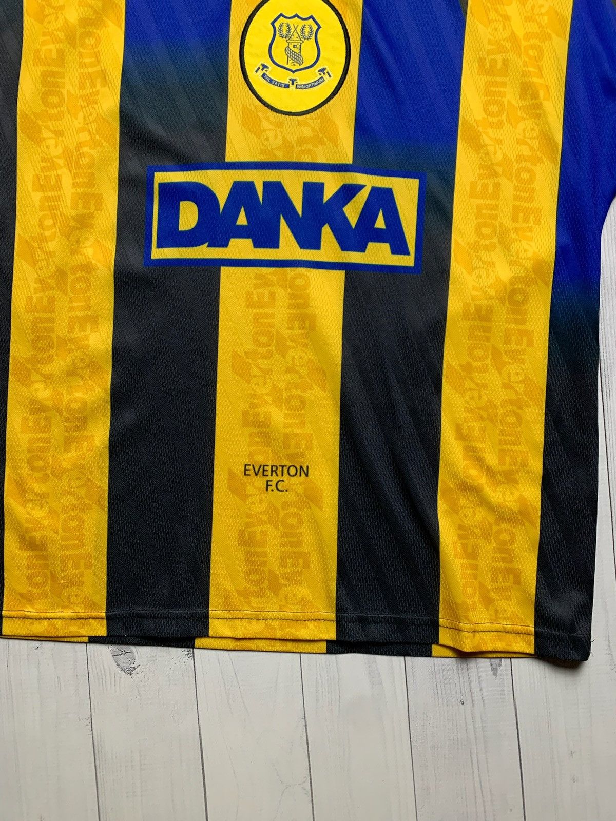 Umbro × Vintage Vintage Everton soccer jersey size M rare yellow away Size US M / EU 48-50 / 2 - 3 Thumbnail
