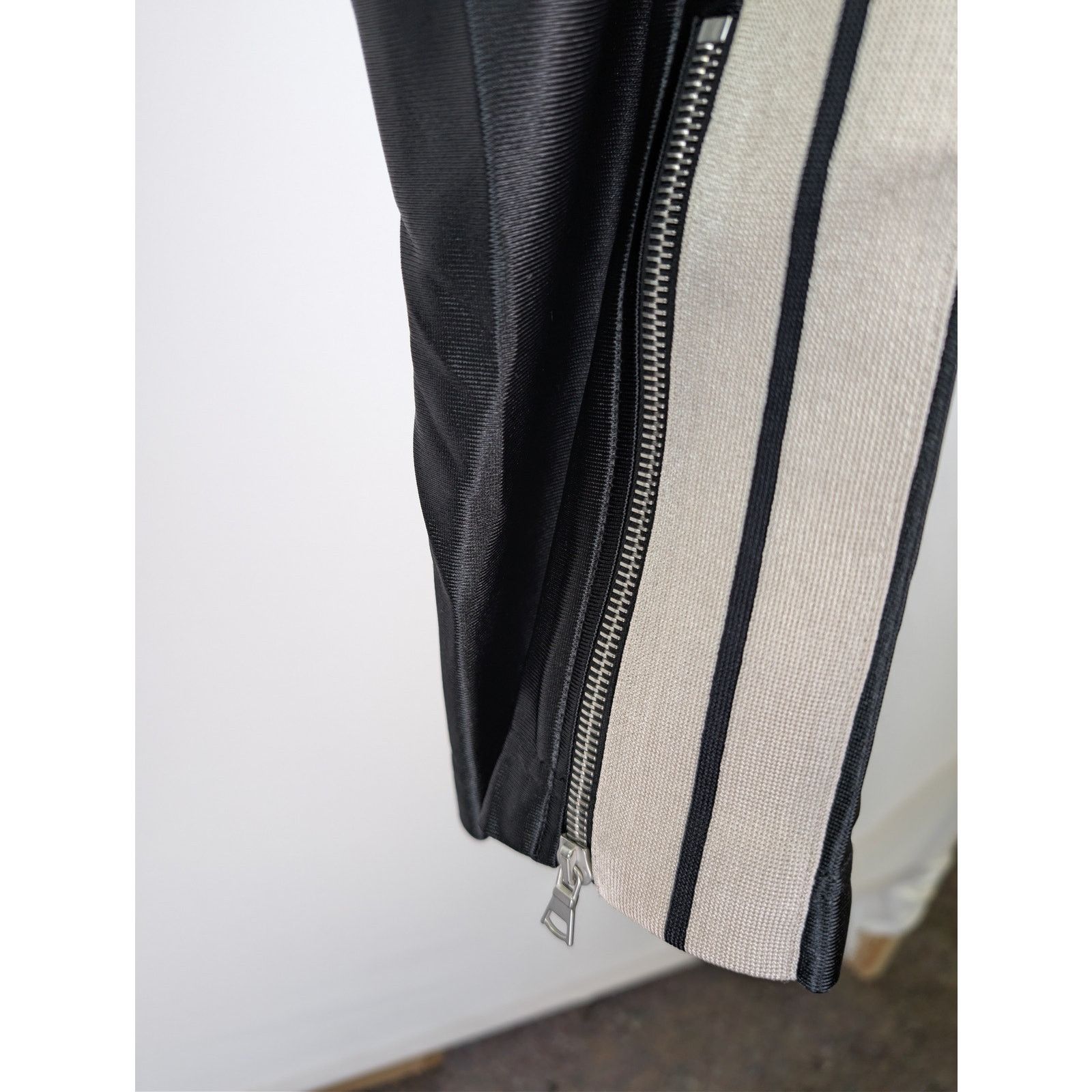 Moncler × Palm Angels o1rshd1 Shiny Track Pants in Black Size US 30 / EU 46 - 16 Thumbnail