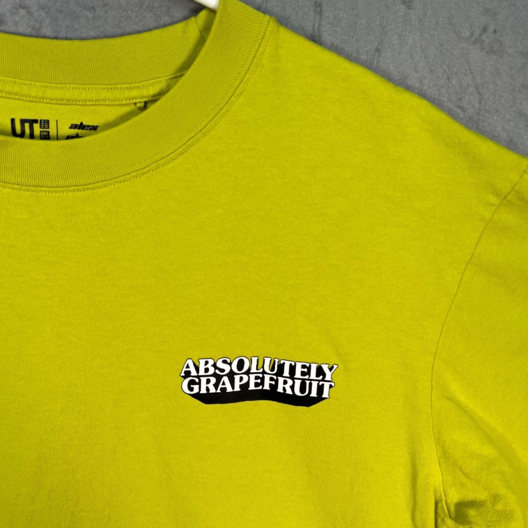 Uniqlo Uniqlo T-Shirt Mens Small Cotton Grapefruit Green Absolutely Crew Neck Short Sleeve 2020s Spring Summer Fall Clothing Shirt Green Size US S / EU 44-46 / 1 - 5 Thumbnail