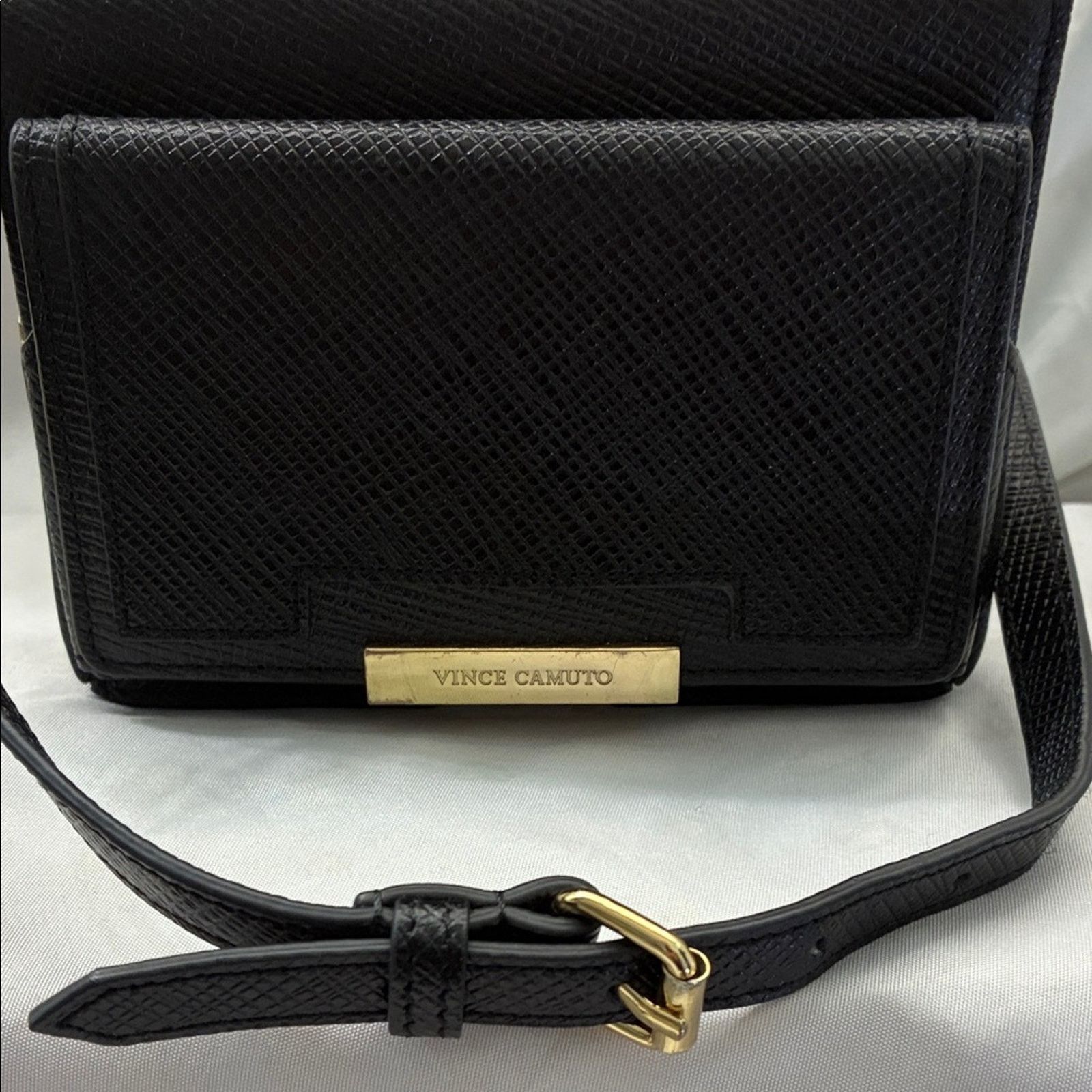 Vince Camuto Vince Camuto Textured Black Crossbody Wallet / Gold Accents Size ONE SIZE - 9 Thumbnail