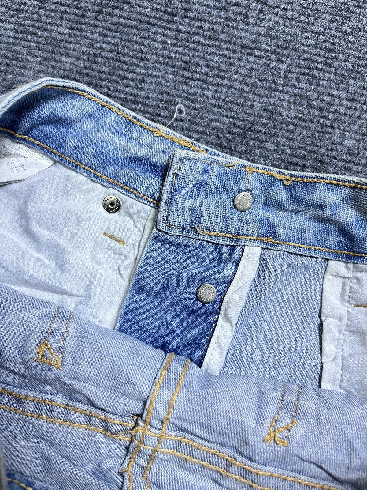 Dsquared2 Dsquared2 distressed low-rise mini denim shorts Size 28" / US 6 / IT 42 - 10 Thumbnail