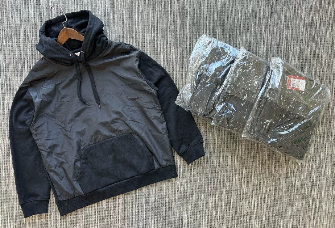 Valentino Valentino Men's Black Hoodie Italy Size US M / EU 48-50 / 2 - 1 Thumbnail