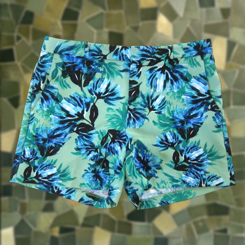 Banana Republic Banana Republic Stretch Green Black Blue Floral Pocket High Rise Chino Short 8 Women XS? Size 30" / US 8 / IT 44 - 1 Thumbnail