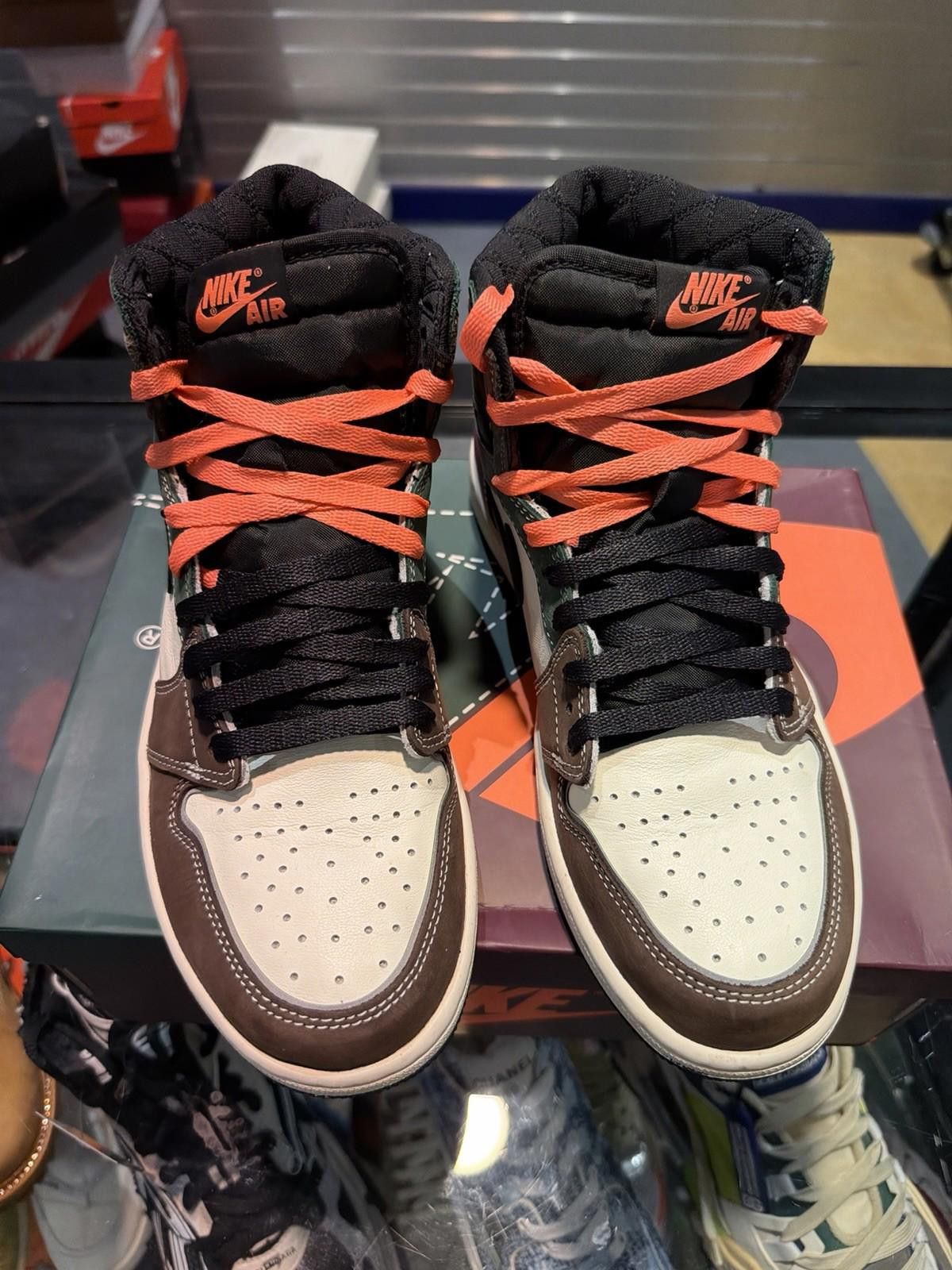 Jordan Brand Nike Air Jordan 1 Retro High OG Hand Crafted Shoes (8.5) Size US 8.5 / EU 41-42 - 8 Thumbnail