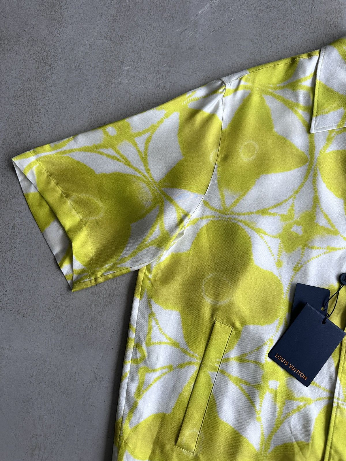 Louis Vuitton Louis Vuitton - Shibori Monogram Silk Shirt Size US L / EU 52-54 / 3 - 6 Thumbnail