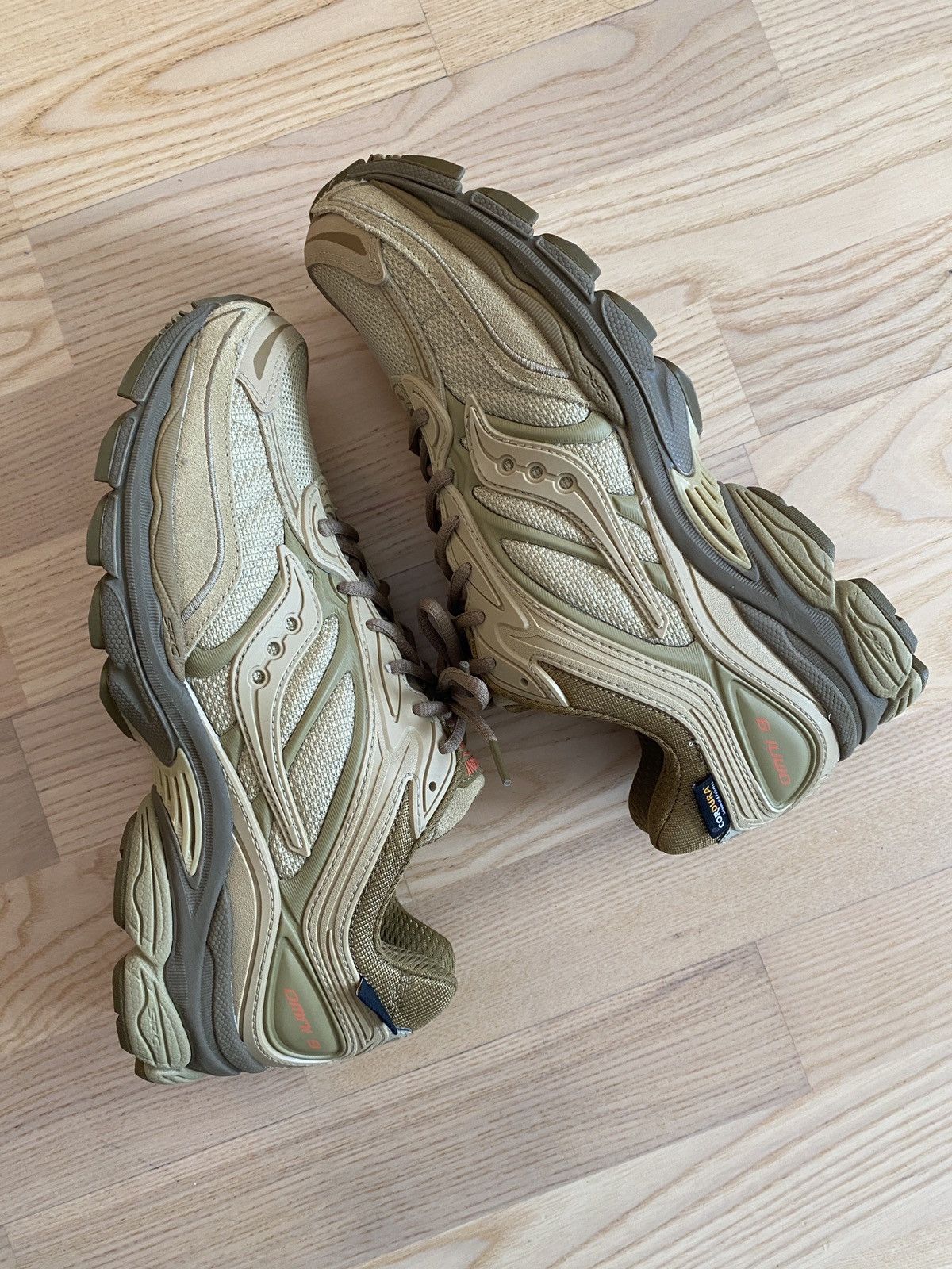 Saucony Saucony X Starcow ProGrid Omni 9 Armor “Desert” Size US 9 / EU 42 - 15 Thumbnail