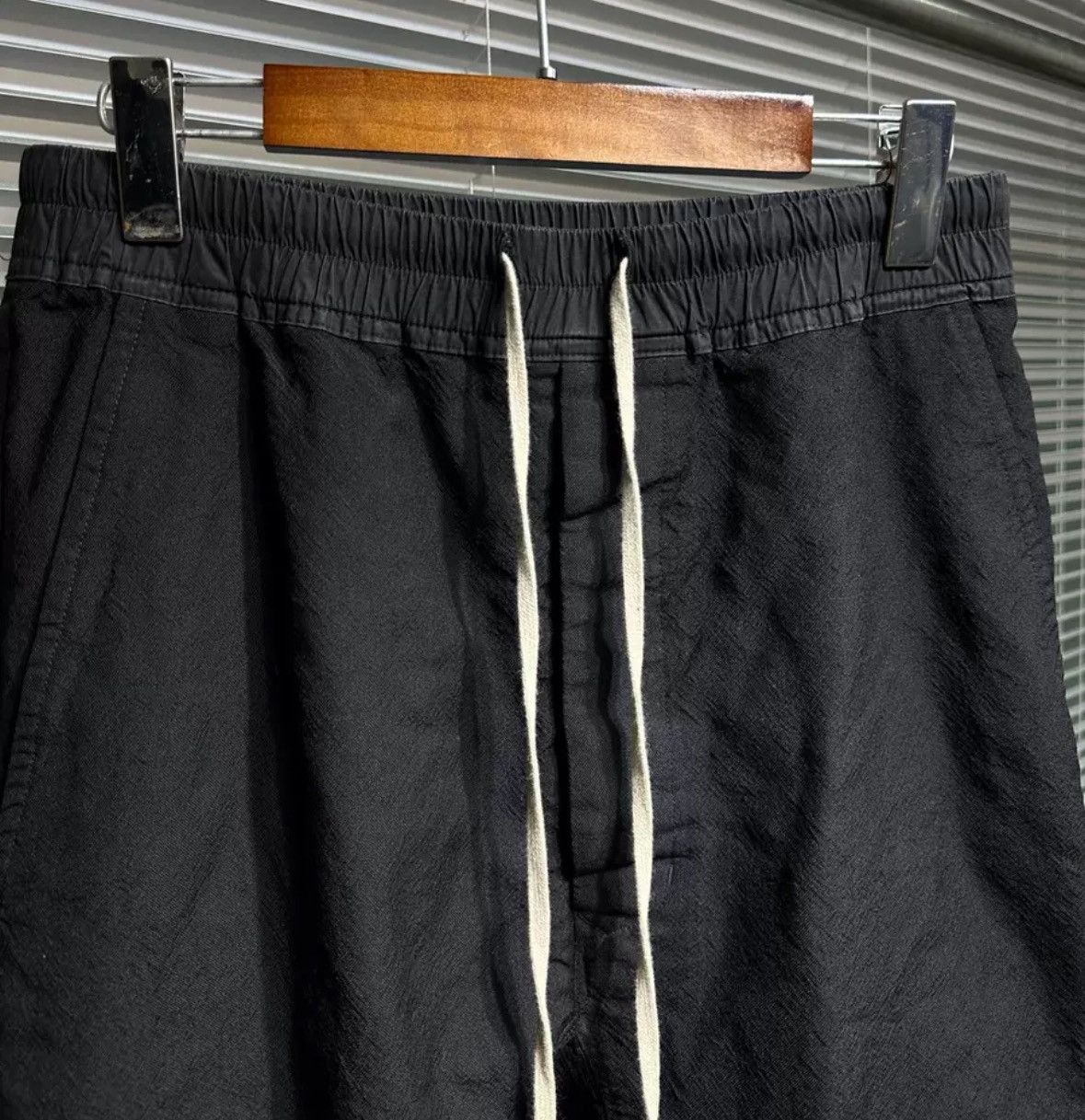 Rick Owens Rick Owens low crotch harem pants, cropped pants Size US 34 / EU 50 - 3 Thumbnail