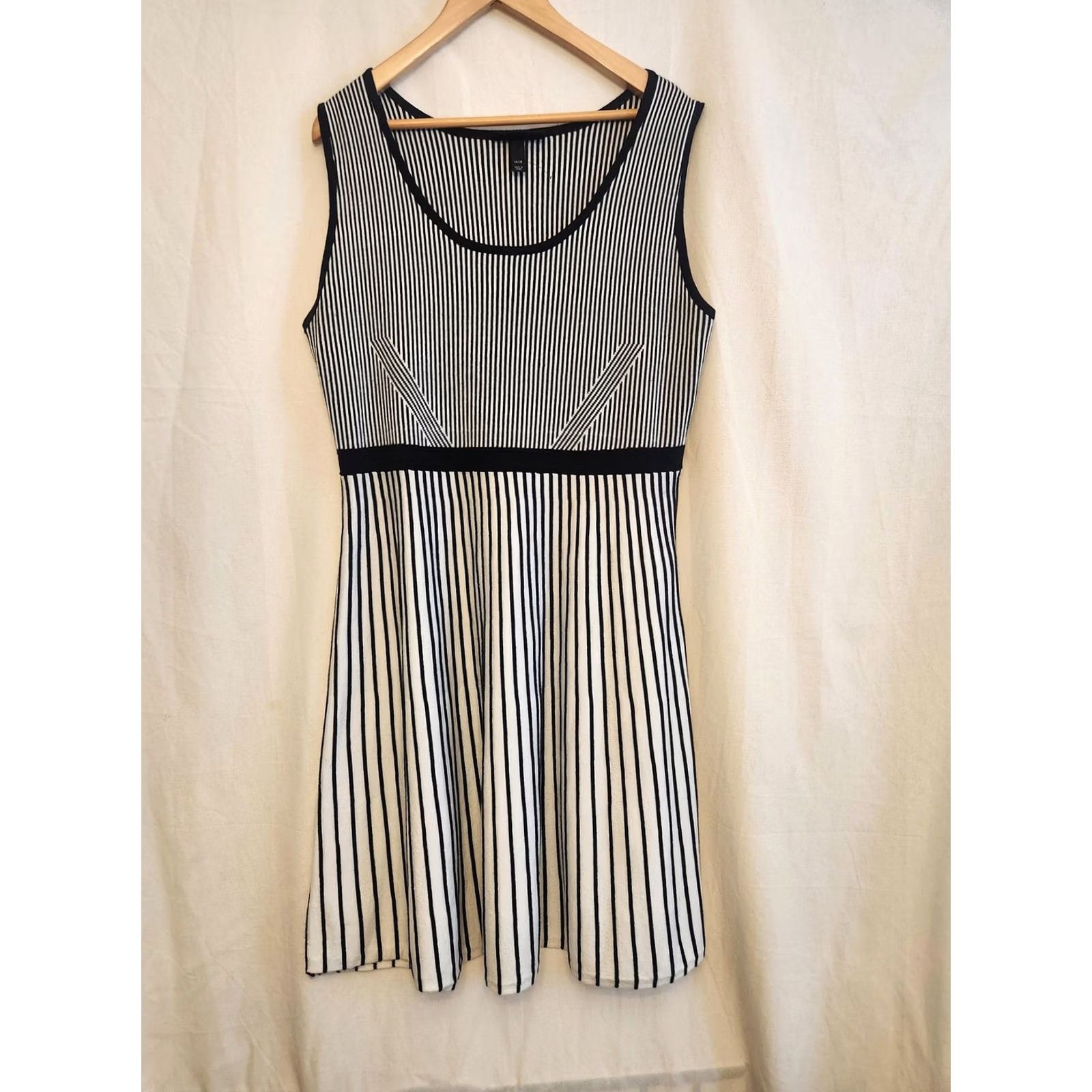 Vintage Lane Bryant Dress Womens 1X White Stripe Knit Sleeveless Fit Flare Knee Length Size XL / US 12-14 / IT 48-50 - 2 Thumbnail
