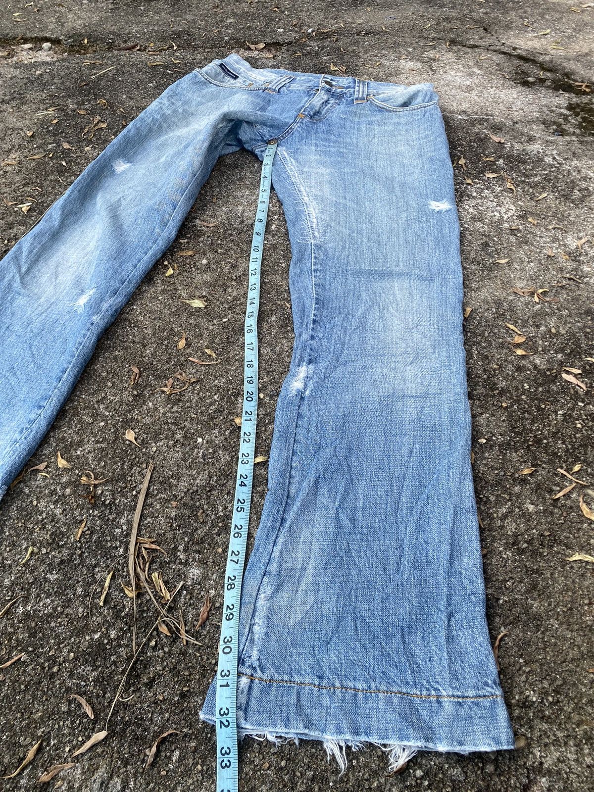 Dolce & Gabbana Dolce & Gabbana distressed light wash denim jeans Size US 32 / EU 48 - 16 Thumbnail