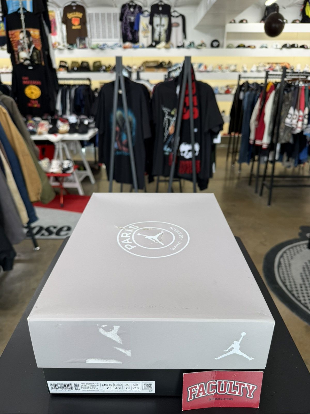 Jordan Brand Air Jordan 5 Low PSG Size 7.5 (2022) Size US 7.5 / EU 40-41 - 14 Thumbnail