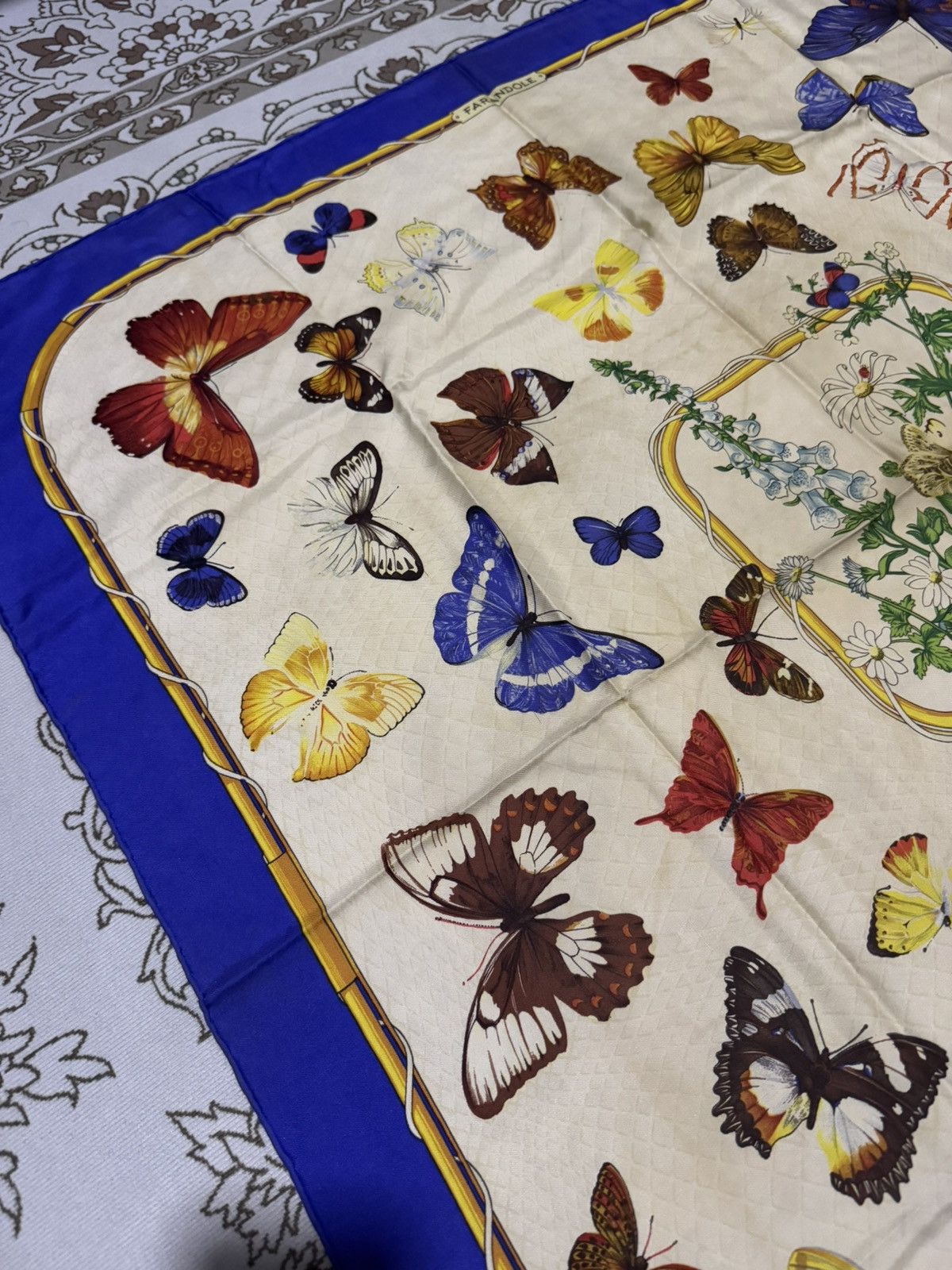 Hermes × Vintage RARE! HERMÈS silk carré "FARANDOLE" Butterflies Plisse Scarf Size ONE SIZE - 5 Thumbnail