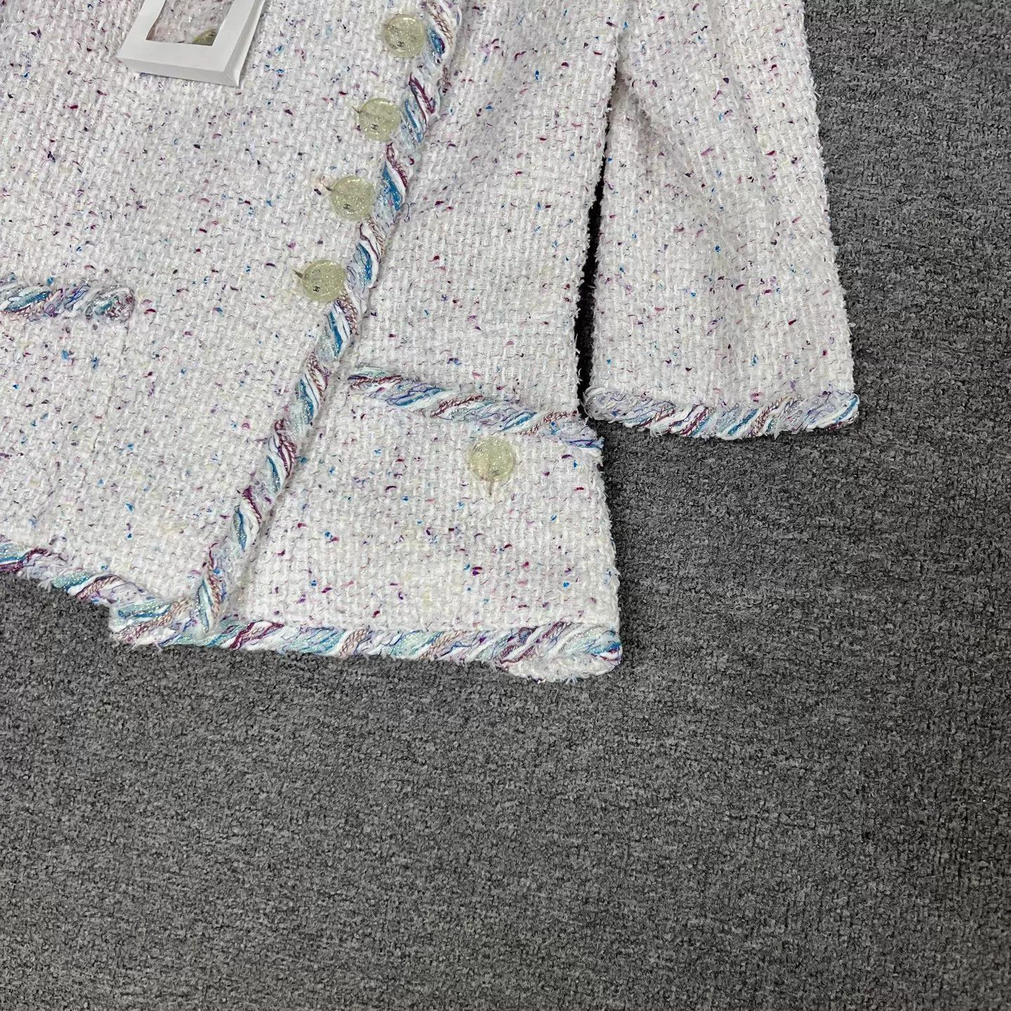 Chanel Chanel Classic Tweed Jacket Multi Dot Trim Slim 9/10 NWT Size XS / US 0-2 / IT 36-38 - 5 Thumbnail
