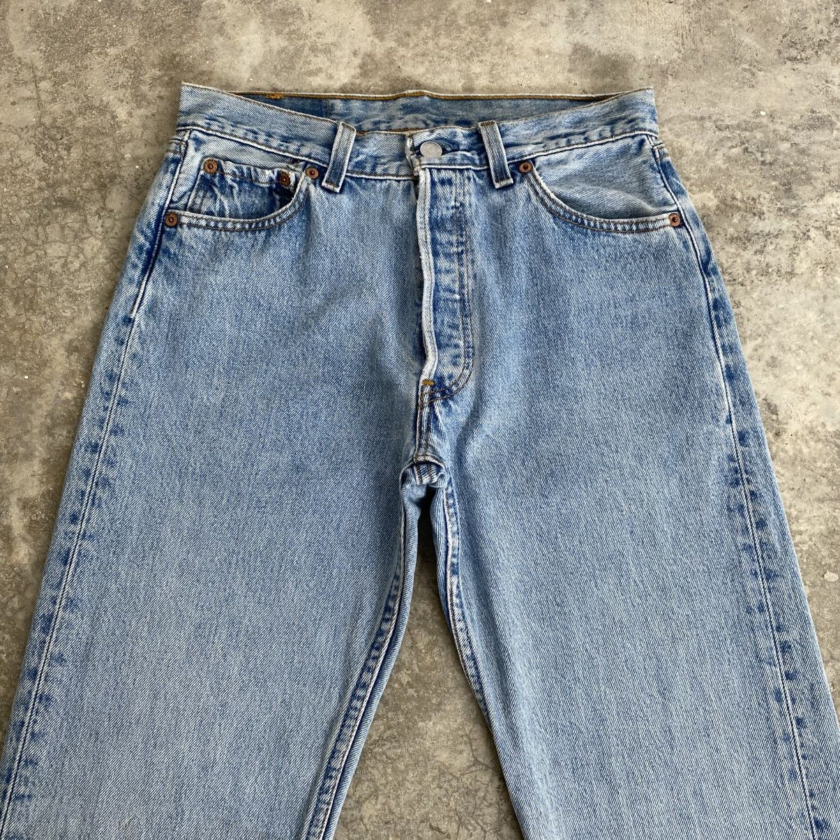 Levi's Vintage 90’s Levis 501 Faded Stonewashed Blue Denim Jeans Size US 28 / EU 44 - 2 Thumbnail