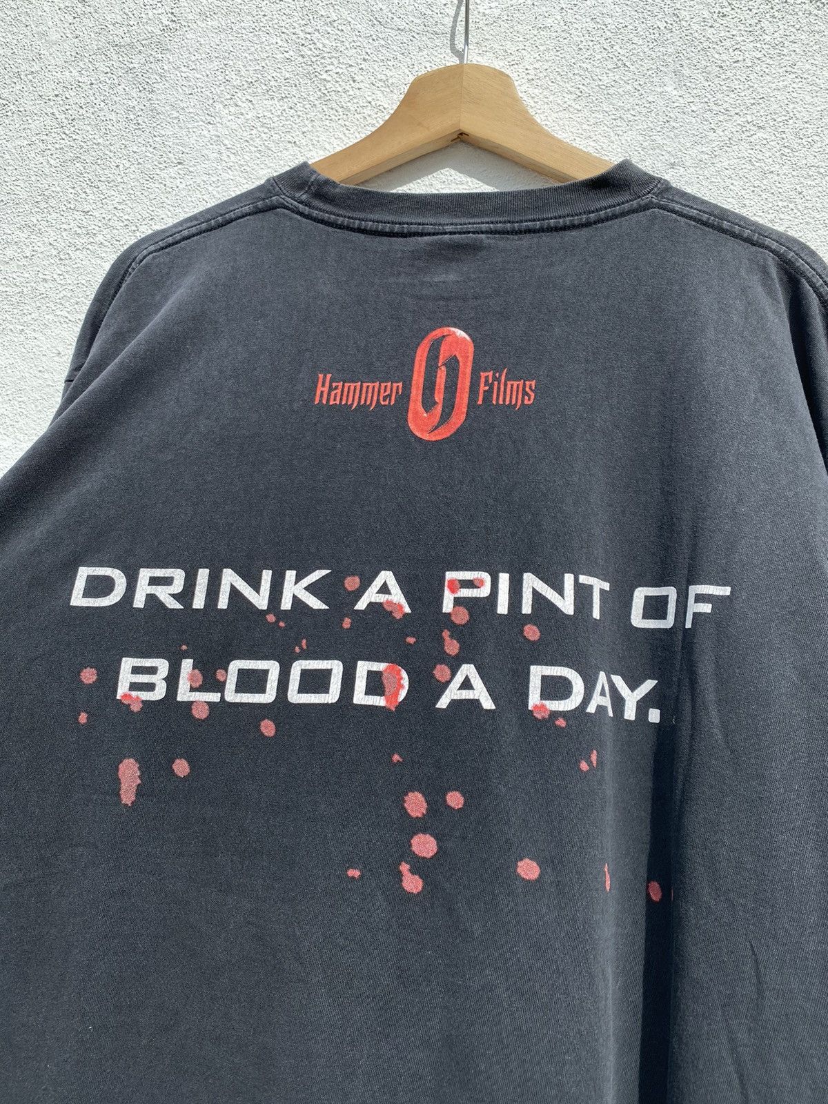 Band Tees Vintage Movie Taste the Blood of Dracula Size US XL / EU 56 / 4 - 4 Thumbnail
