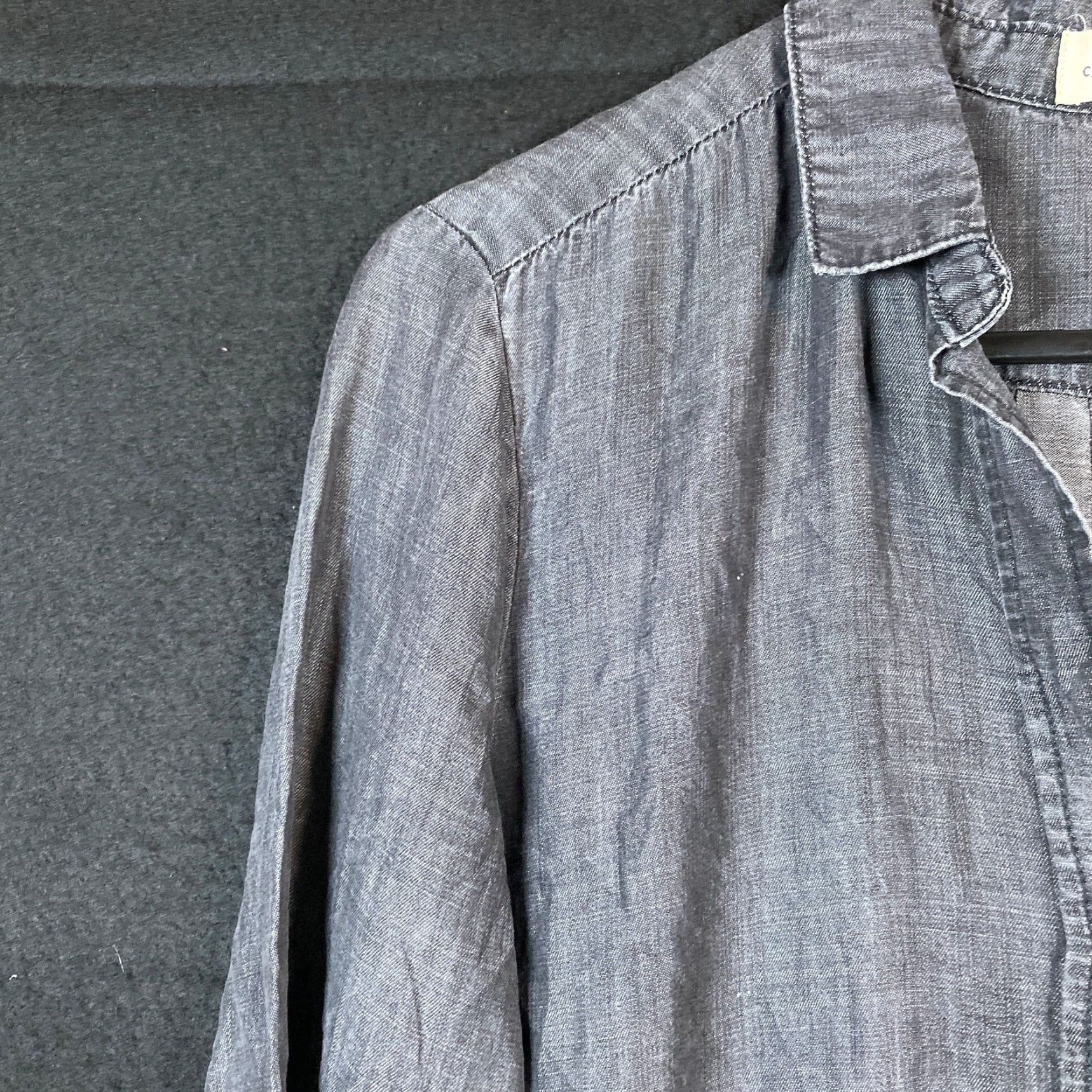Anthropologie Cloth & Stone Anthropologie Womens Shirt Black Button Down High Low Small Shirt Women Black Button-Up High Low Small Size S / US 4 / IT 40 - 3 Thumbnail