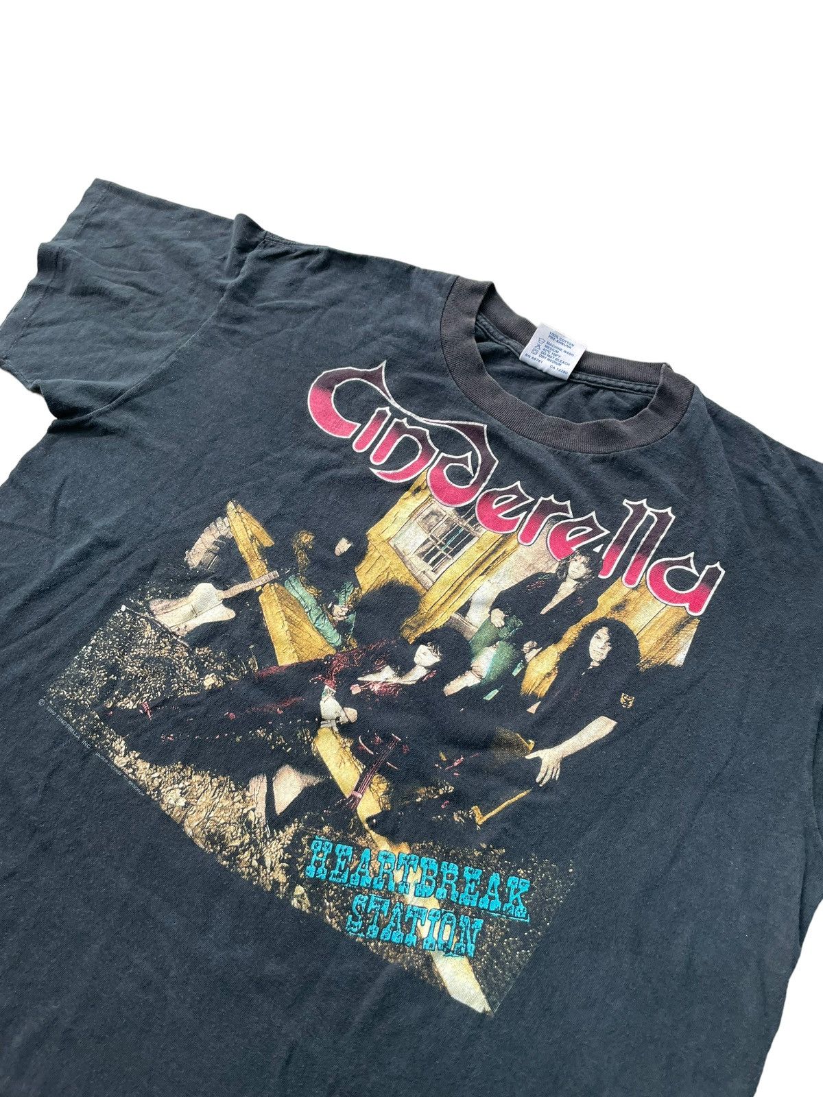 Band Tees VTG 90 Cinderella Heartbreak Station World Tour 1991 Size US XL / EU 56 / 4 - 2 Thumbnail