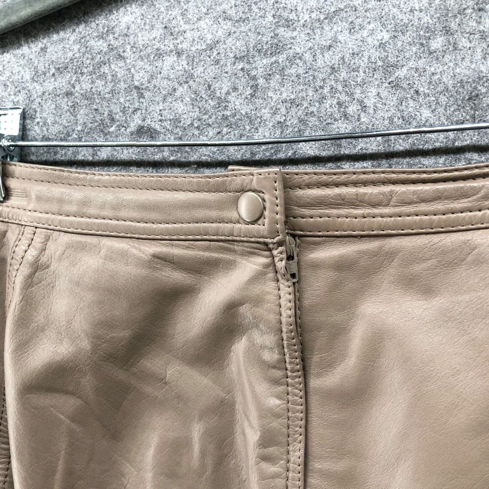 Vintage VINTAGE Tarazzia 100% Leather Pencil Skirt Womens 29 Beige Tan Knee Length High Rise Lined Size 29" - 5 Thumbnail