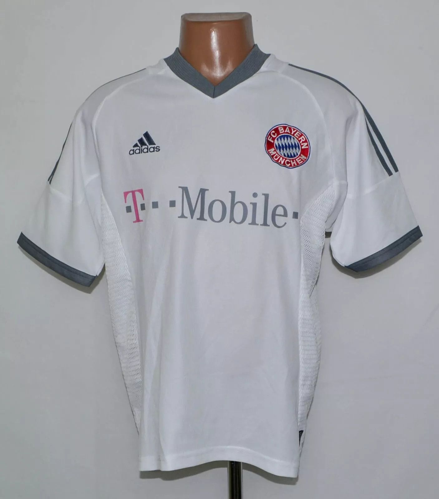 Adidas BAYERN MUNCHEN 2002/2003 HOME FOOTBALL SHIRT ADIDAS SIZE S Size US S / EU 44-46 / 1 - 1 Thumbnail