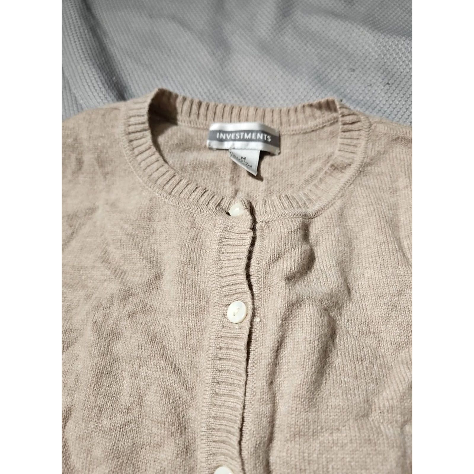 Vintage VINTAGE Investments Sweater Womens Medium Beige Cardigan Button Preppy Dainty Luxury Size M / US 6-8 / IT 42-44 - 6 Thumbnail
