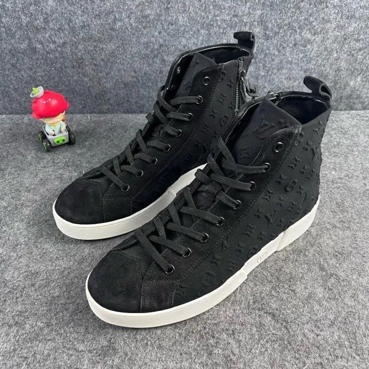 Other Louis Vuitton High-Top Lace-Up Sneakers -2508 Size US 7.5 / EU 40-41 - 1 Thumbnail