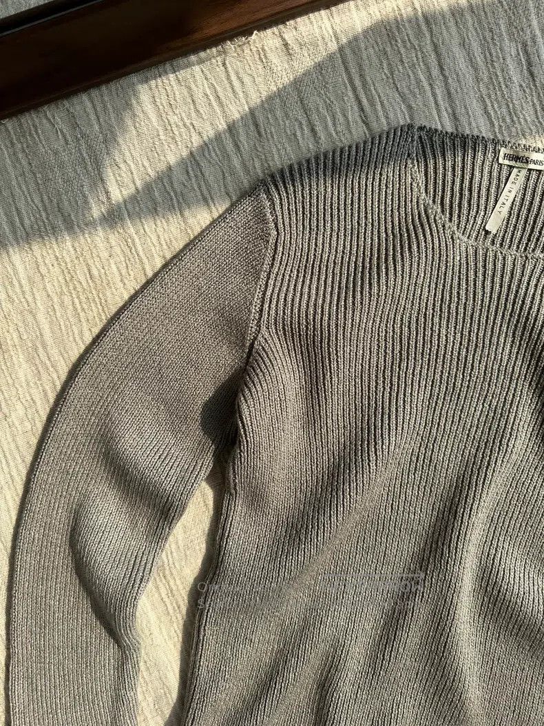 Hermes Hermes Silk Slim Fit Crew Neck Knit Top, Grey Size XS / US 0-2 / IT 36-38 - 6 Thumbnail