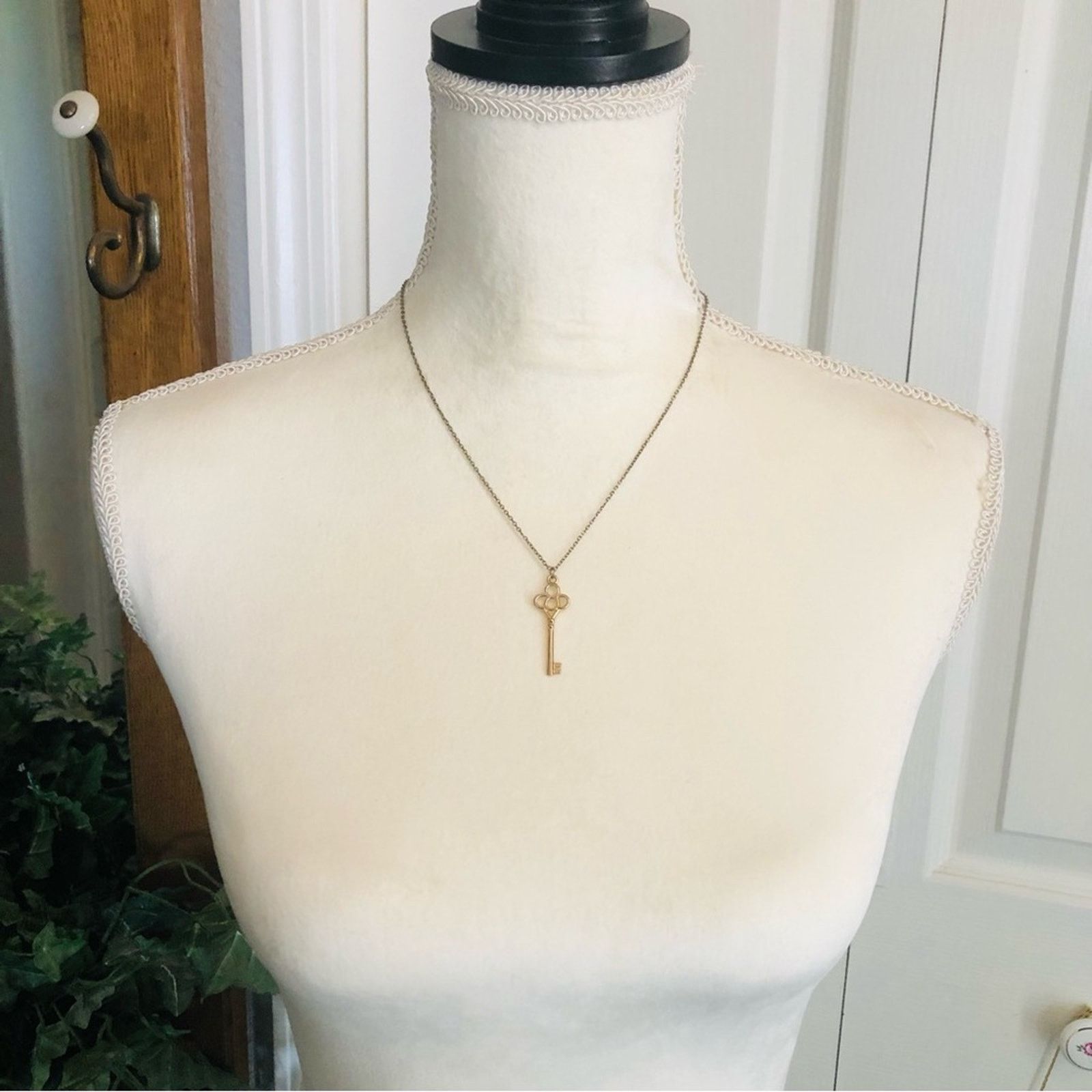 Jewelry Icing gold plated skeleton key pendant on chain necklace Size ONE SIZE - 6 Thumbnail