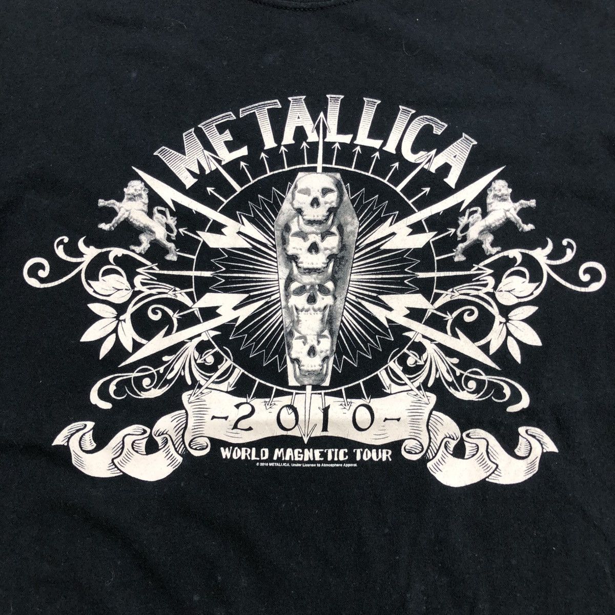 Band Tees × Metallica × Vintage Vintage 2000s Metallica "World Magical Tour" Band Tee Size US M / EU 48-50 / 2 - 3 Thumbnail