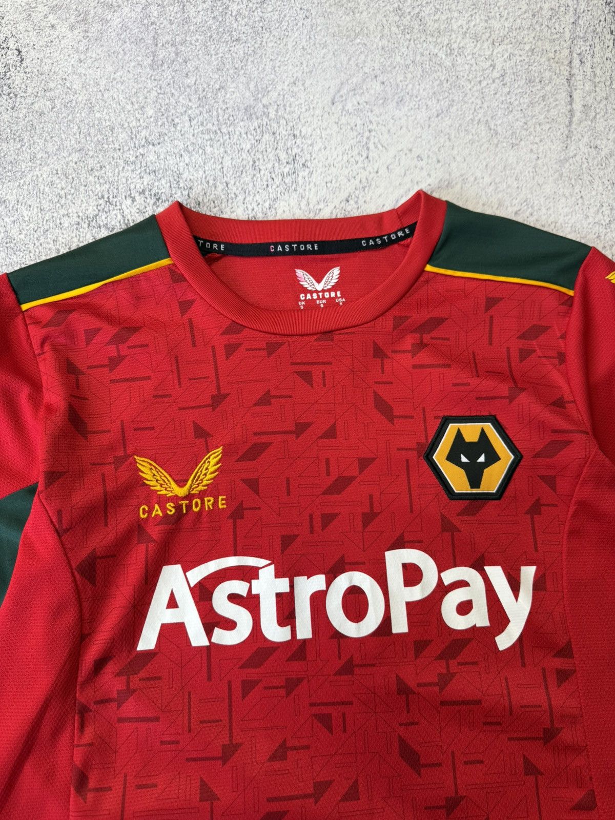 Castore Castore Wolverhampton Wanderers Football Shirt Size S Size US S / EU 44-46 / 1 - 7 Thumbnail
