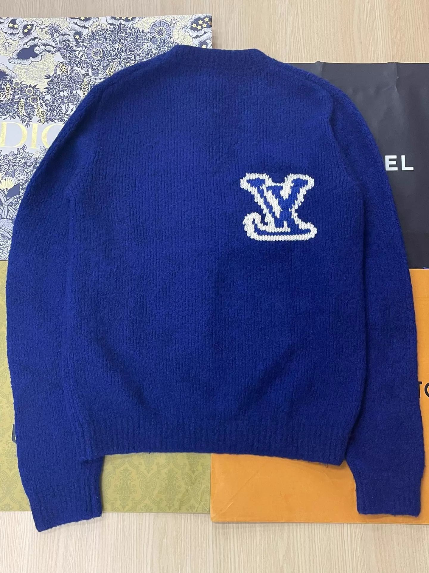 Louis Vuitton LV Klein Blue Big Logo Sweater XL Unisex Size US XL / EU 56 / 4 - 2 Thumbnail