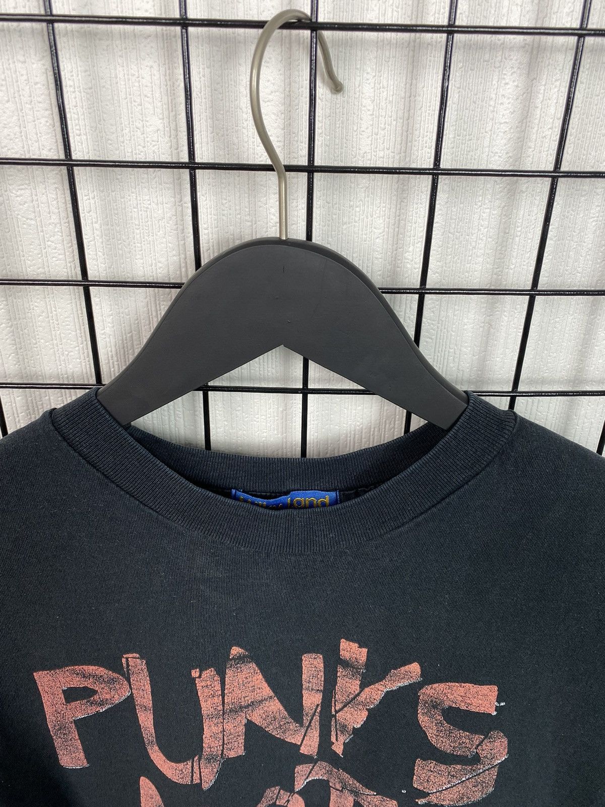 Other Vintage Punks Not Dead Distressed Tee Rock T shirt band rock Size US L / EU 52-54 / 3 - 13 Thumbnail