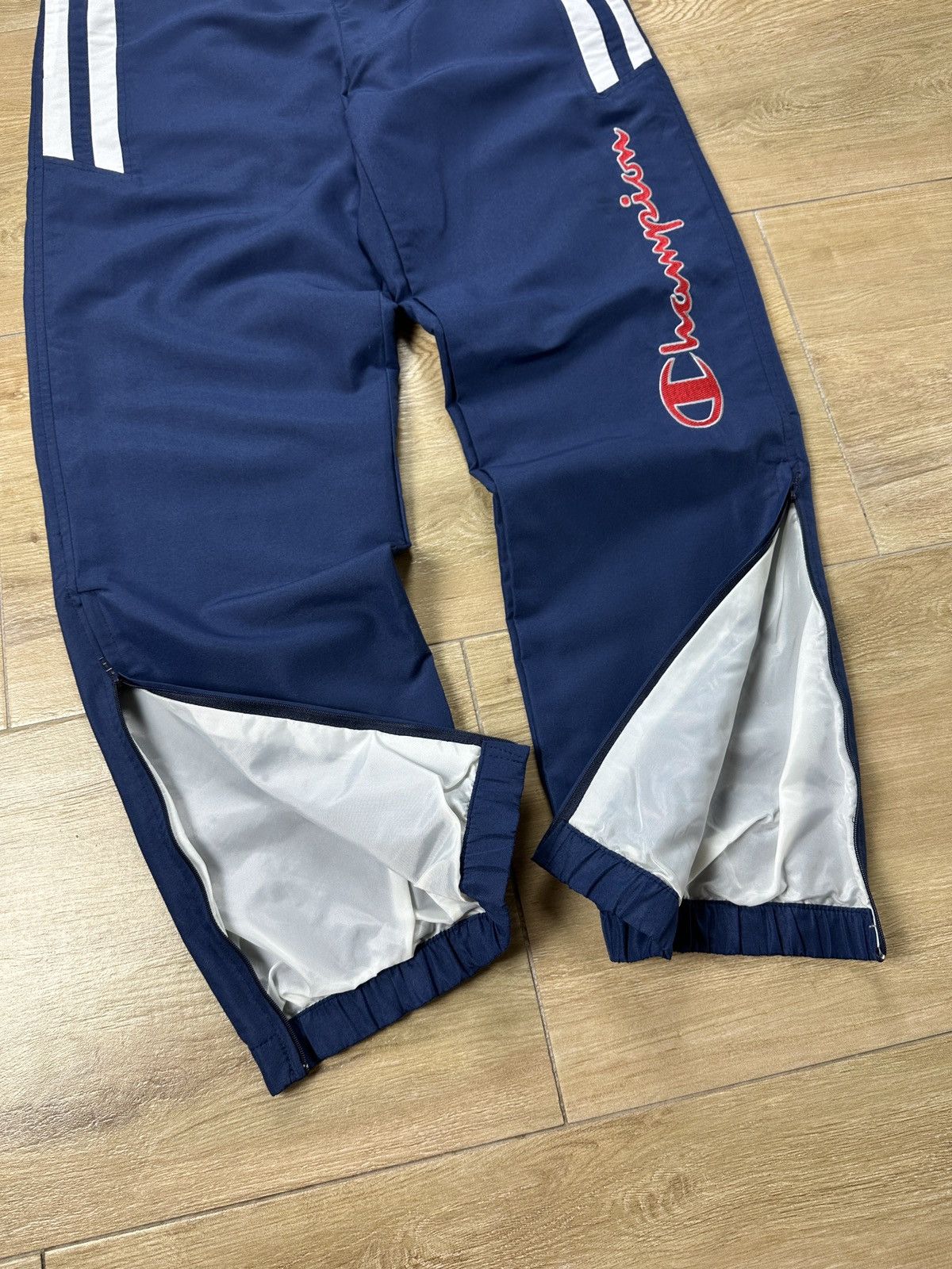 Champion × Vintage Vintage Champion USA Nylon Track Pants Big Logo Size US 30 / EU 46 - 4 Thumbnail