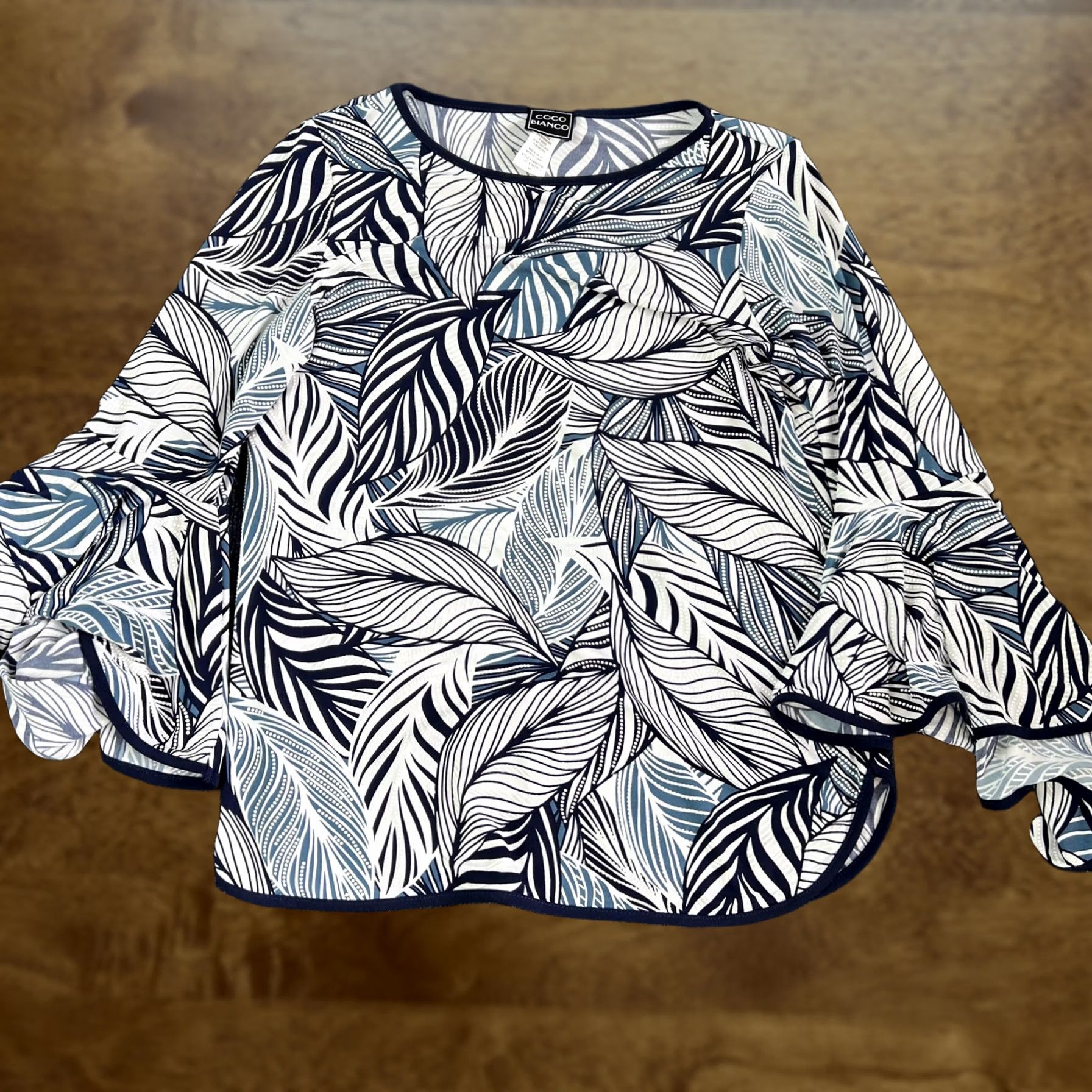 Vintage Coco Bianco Blouse Womens Medium Blue Tropical Leaf Print Bell Sleeve Tunic Top Size M / US 6-8 / IT 42-44 - 1 Thumbnail