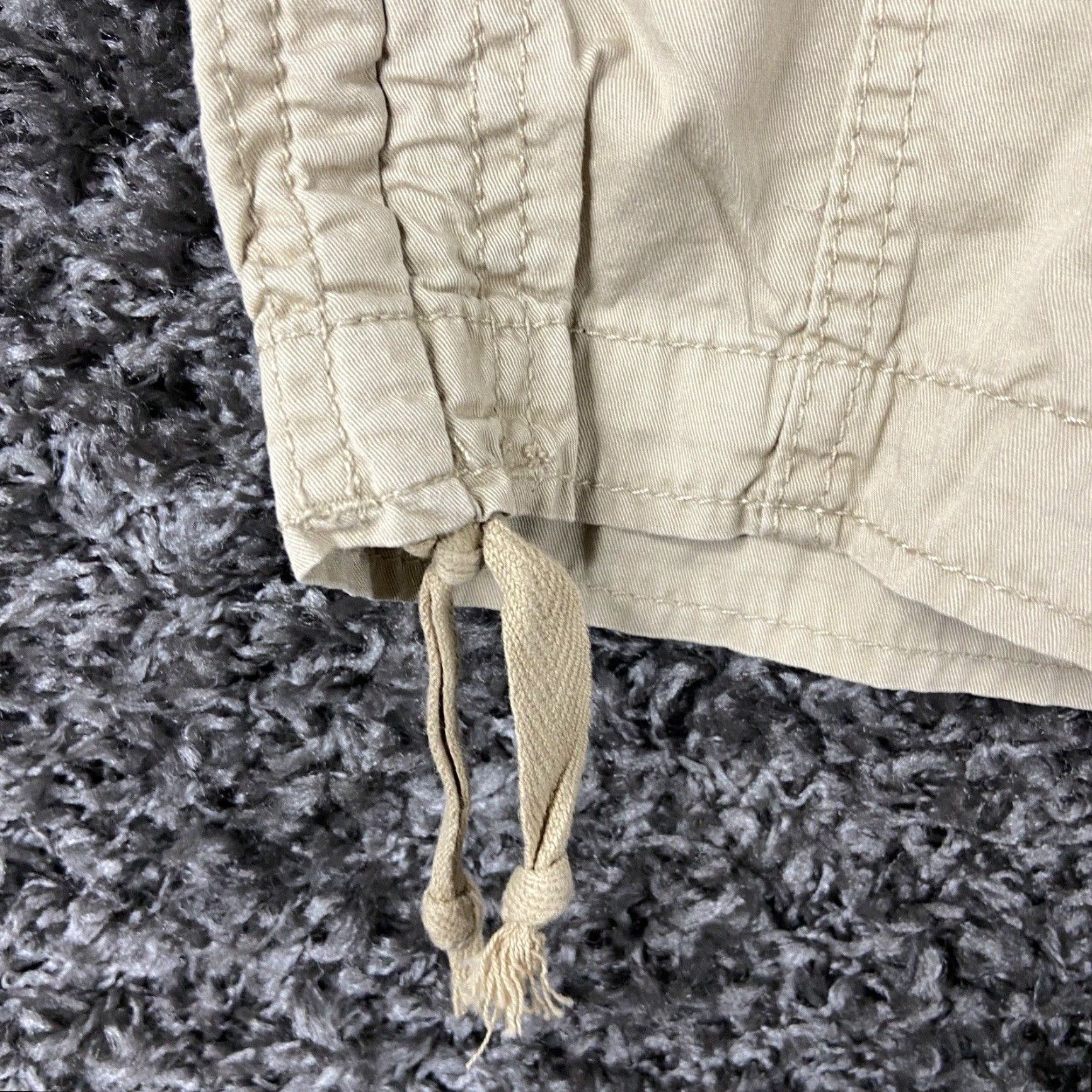 Old Navy Old Navy Shorts Adult 12 Beige Capri Bermuda Womens Size 34" / US 12 / IT 48 - 3 Thumbnail