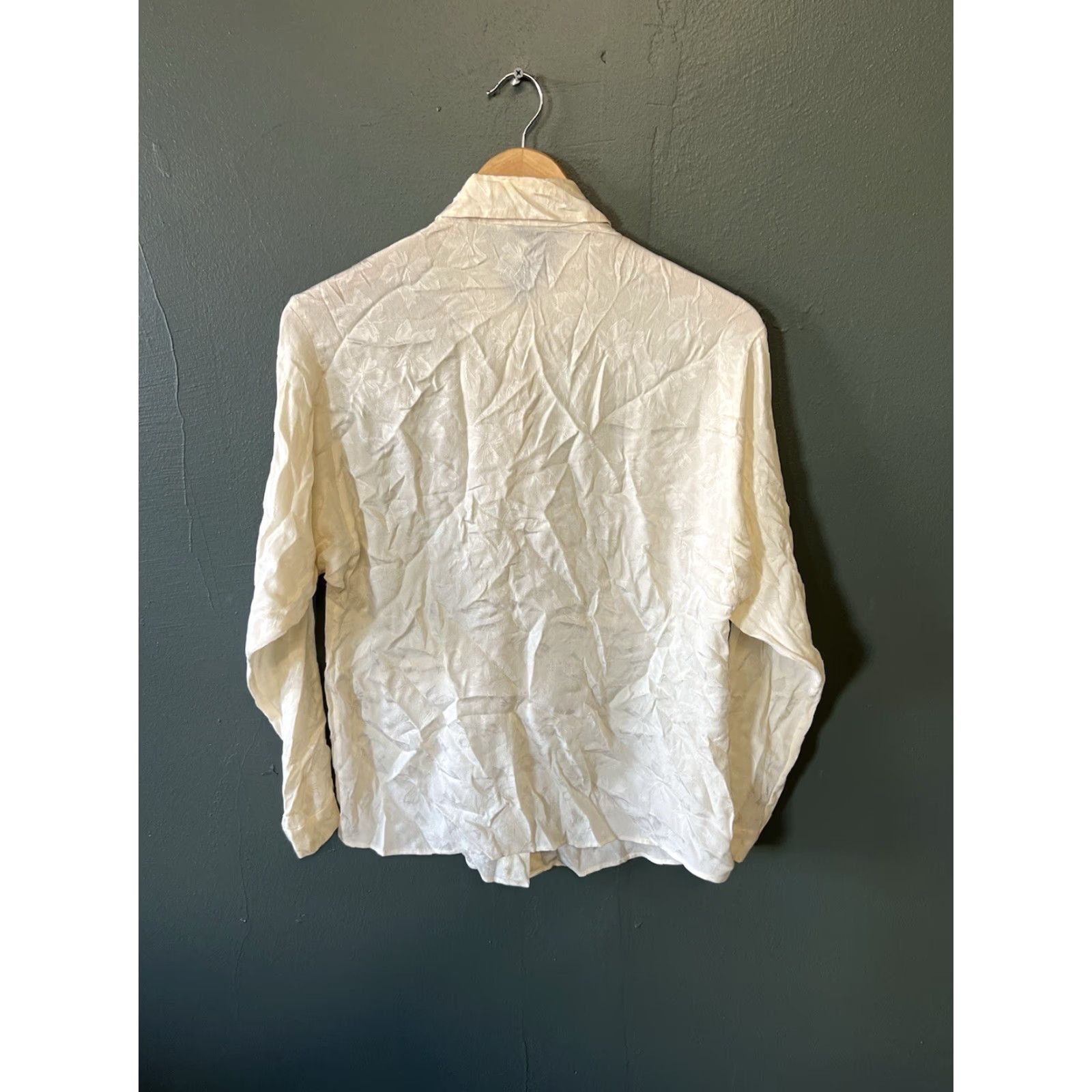 Neiman Marcus VINTAGE Neiman Marcus Womens Ivory Long Sleeve Silk Button-Up Size 10 Size L / US 10 / IT 46 - 2 Thumbnail