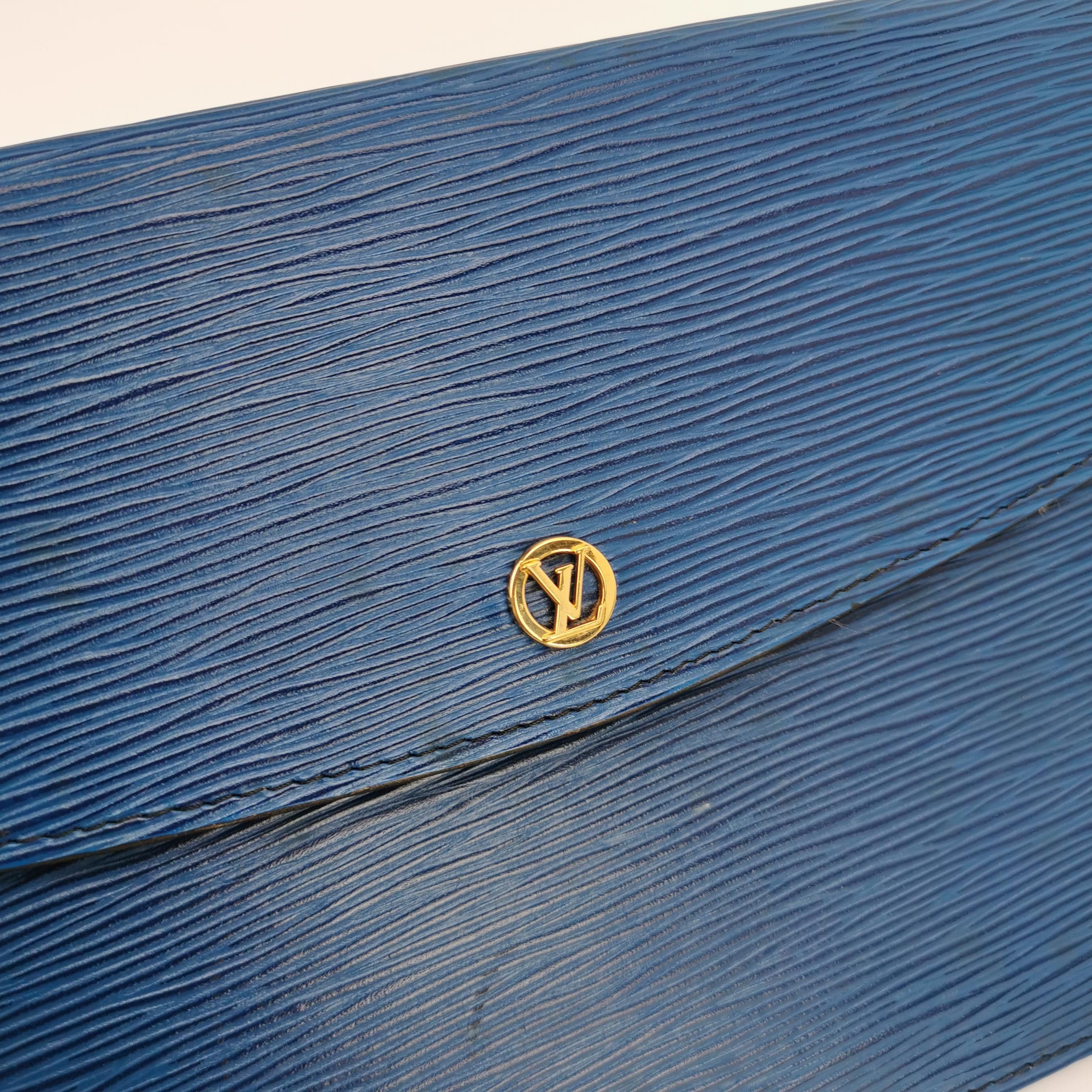 Louis Vuitton Louis Vuitton (LV) Cowhide Water Ripple Solid Color Letter Size ONE SIZE - 2 Thumbnail
