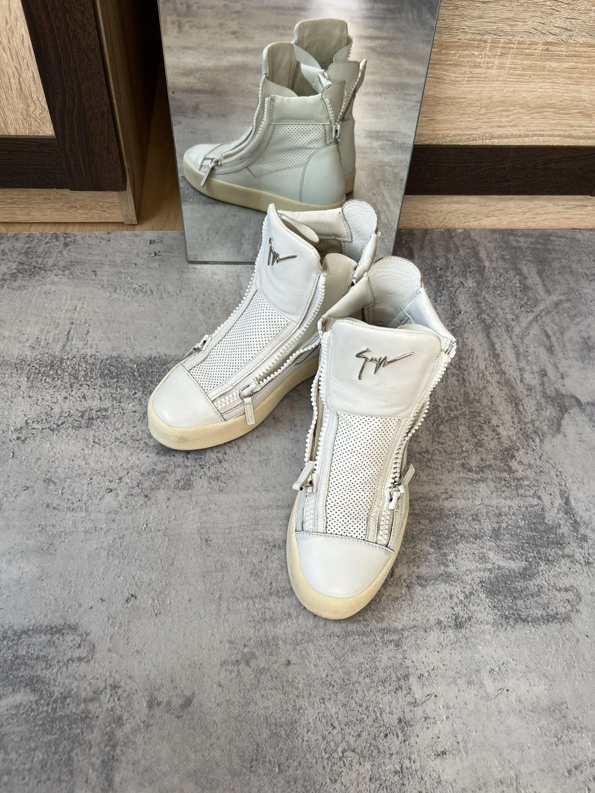 Giuseppe Zanotti Giuseppe Zanotti white hi top sneakers Size US 5.5 / EU 38 - 7 Thumbnail