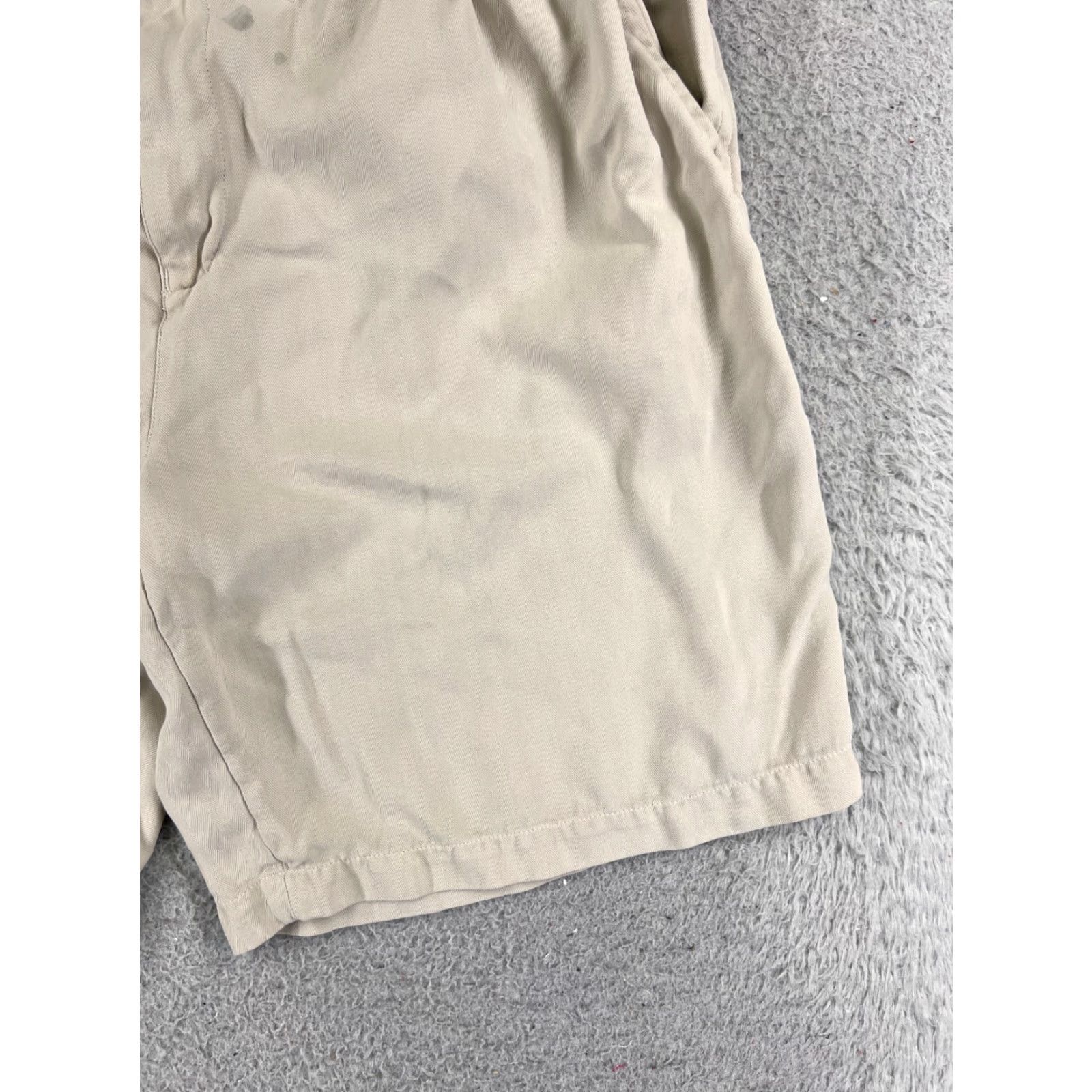 Tommy Bahama Tommy Bahama Bermuda Shorts Men 34 Beige Pleated Silk Herringbone Quick Dry Lightweight Size US 34 / EU 50 - 2 Thumbnail