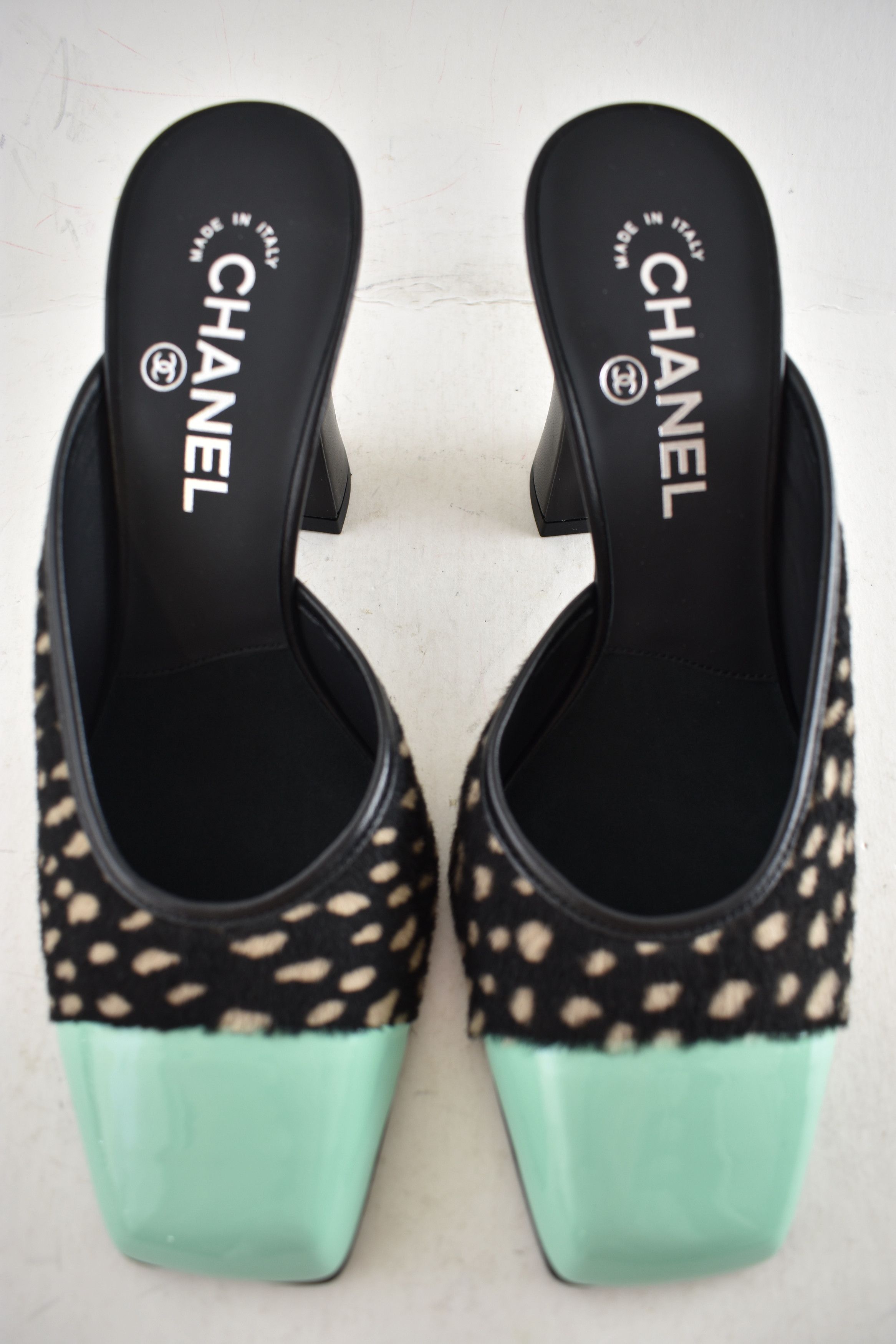 Chanel 26S Blazy White Pony Fur Green Block Heel Pump Mule 36 Size US 6 / IT 36 - 13 Thumbnail