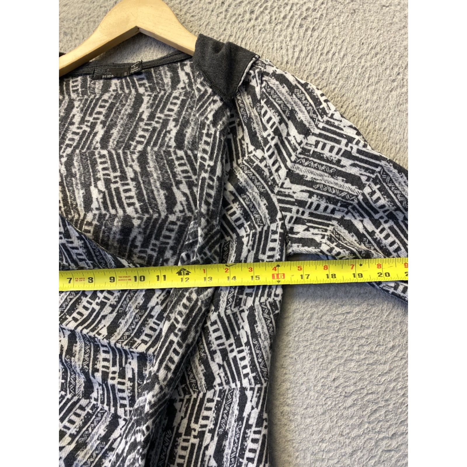 Prana Prana Sweater Cardigan Women S Gray White Geometric Wrap Open Hoodie USA Made 152-12 Size S / US 4 / IT 40 - 5 Thumbnail