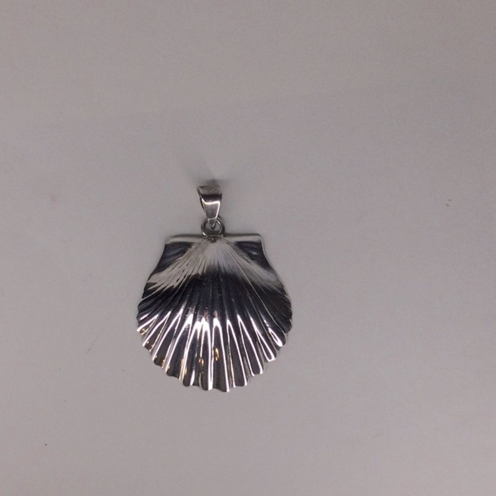 Other Bohemian Scallop Seashell Silver Tone Necklace Pendant Size ONE SIZE - 1 Thumbnail