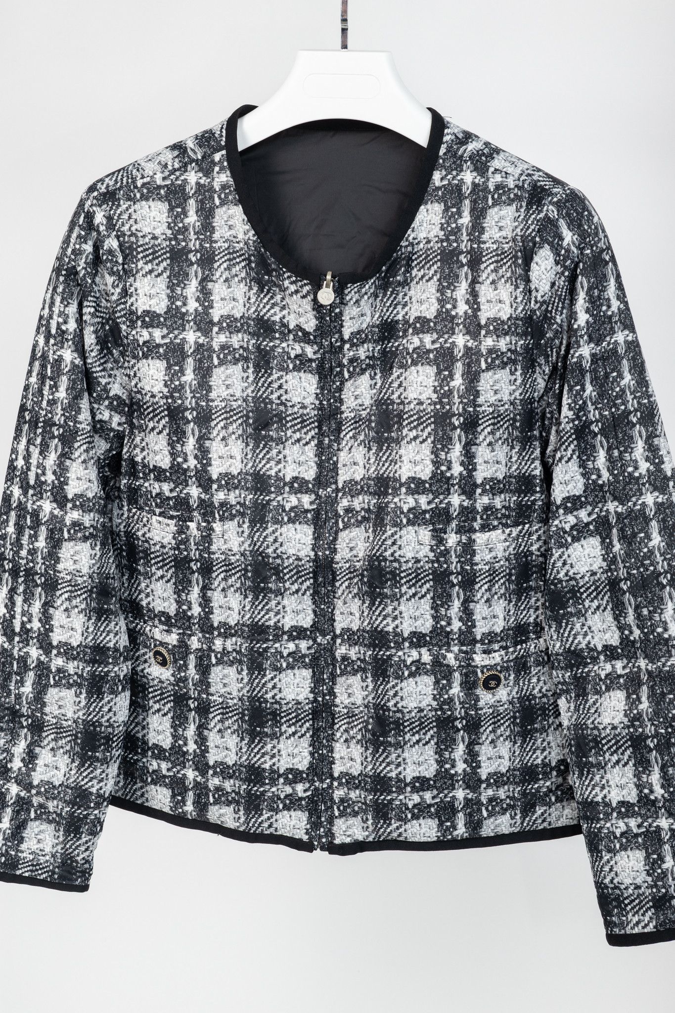 Chanel Chanel Reversible Grey Tweed-Printed & Black Nylon Jacket Size L / US 10 / IT 46 - 5 Thumbnail
